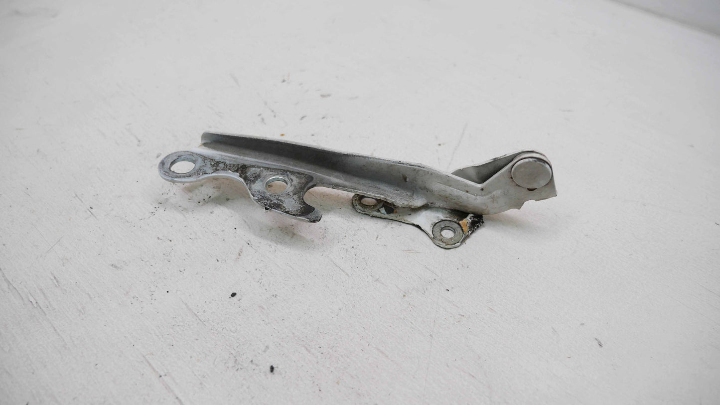 RH Bonnet Hinge White - Fits Toyota Corolla AE92 Seca Liftback 1988-1992