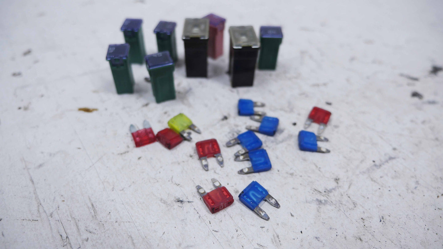 Assorted Fuses - Fits Nissan X-Trail T30 2001-2007