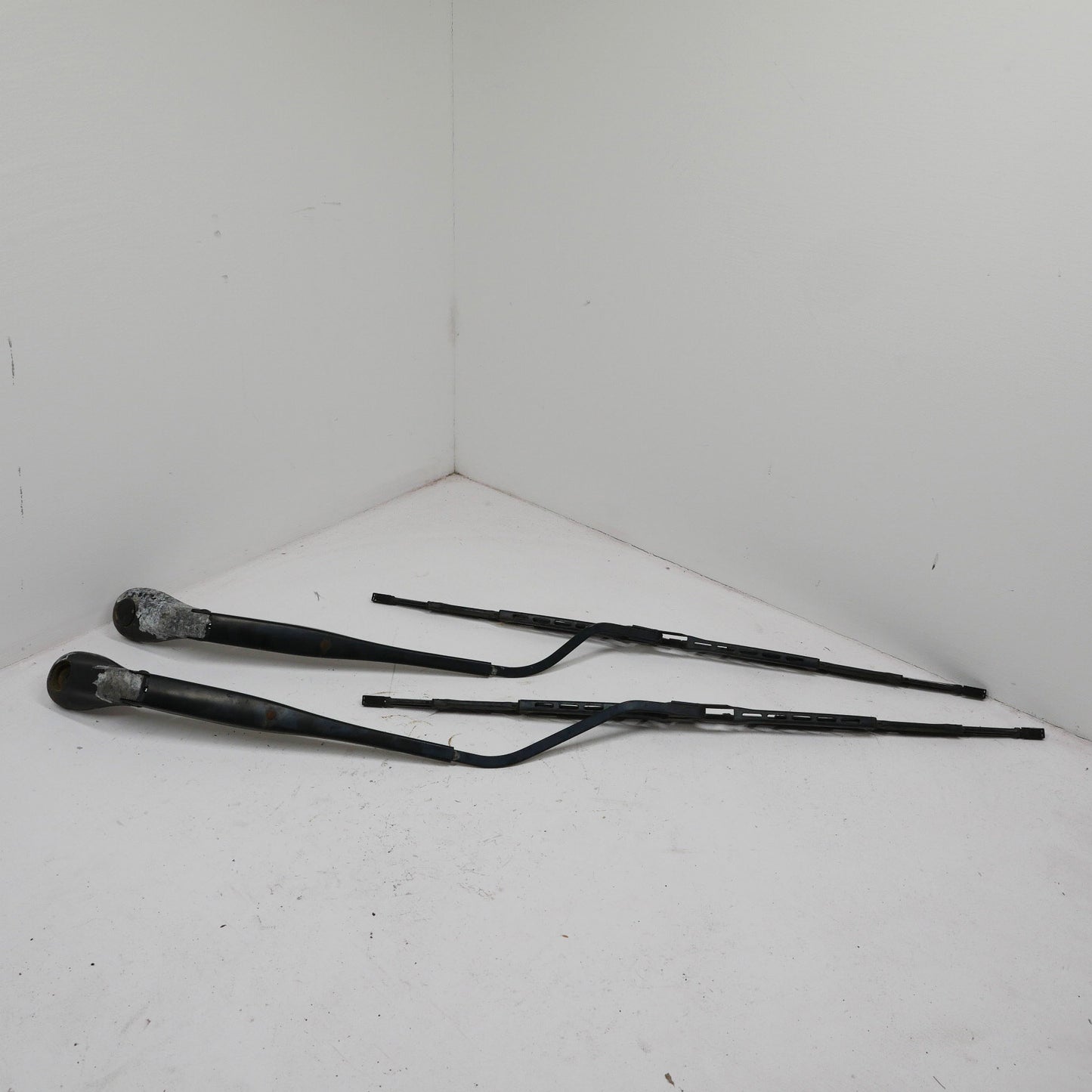 Front Wiper Arms - Fits Ford Falcon AU XR6 XR8 1998-2002