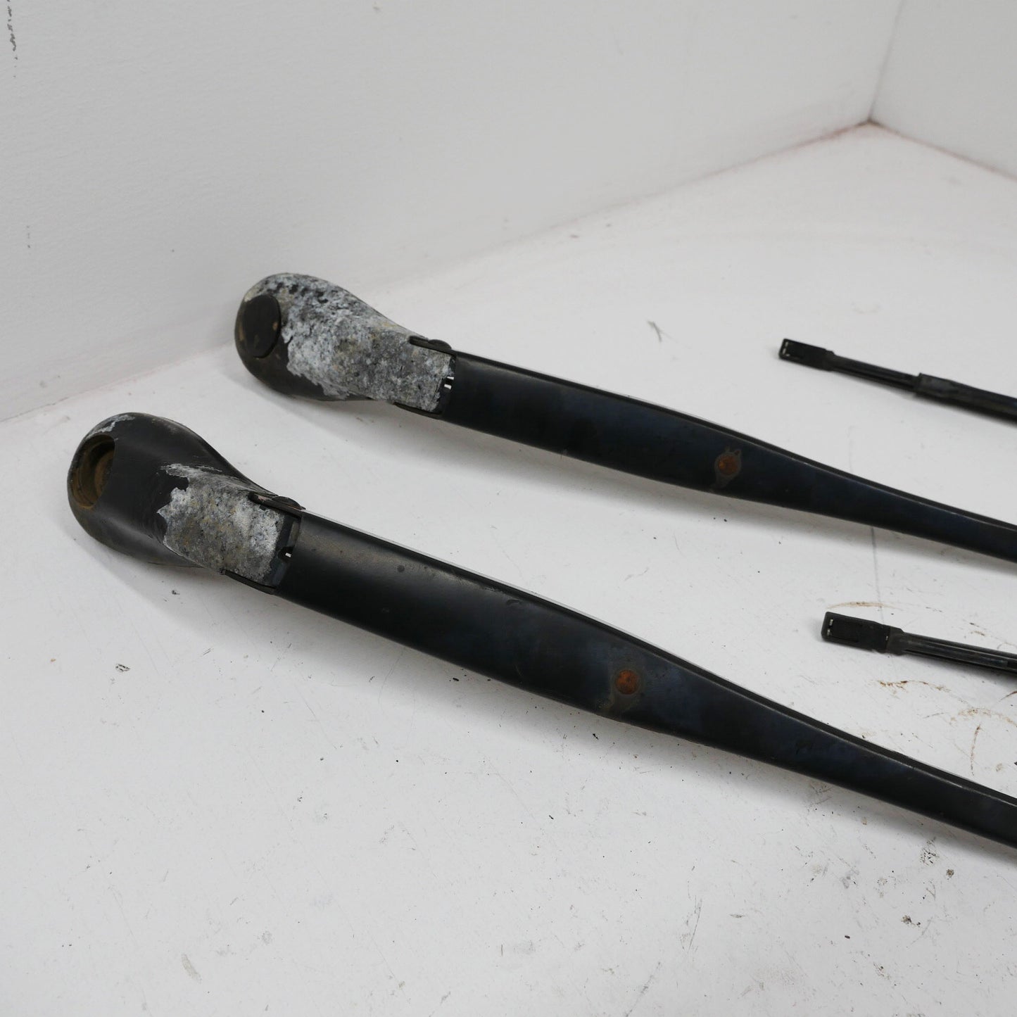 Front Wiper Arms - Fits Ford Falcon AU XR6 XR8 1998-2002