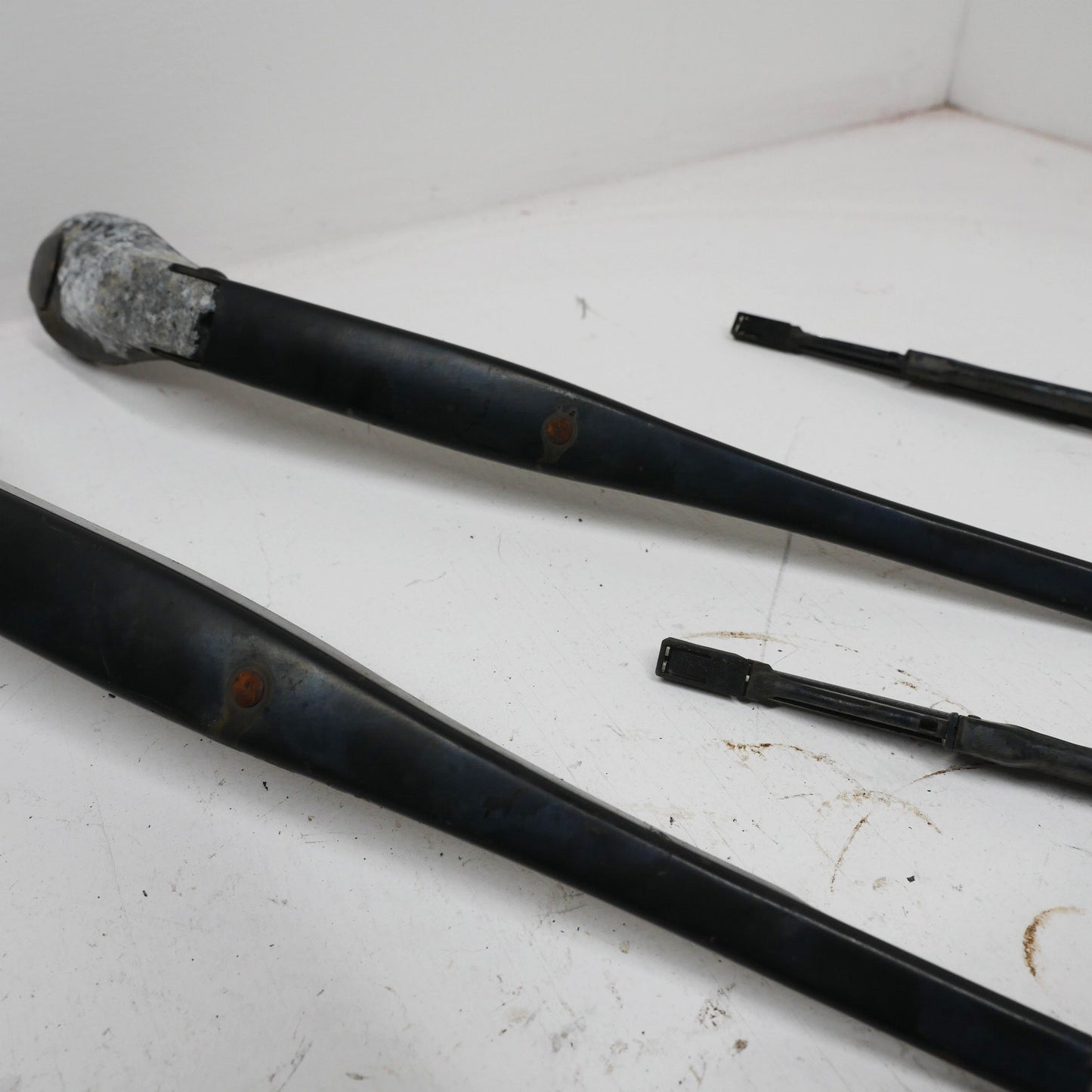 Front Wiper Arms - Fits Ford Falcon AU XR6 XR8 1998-2002