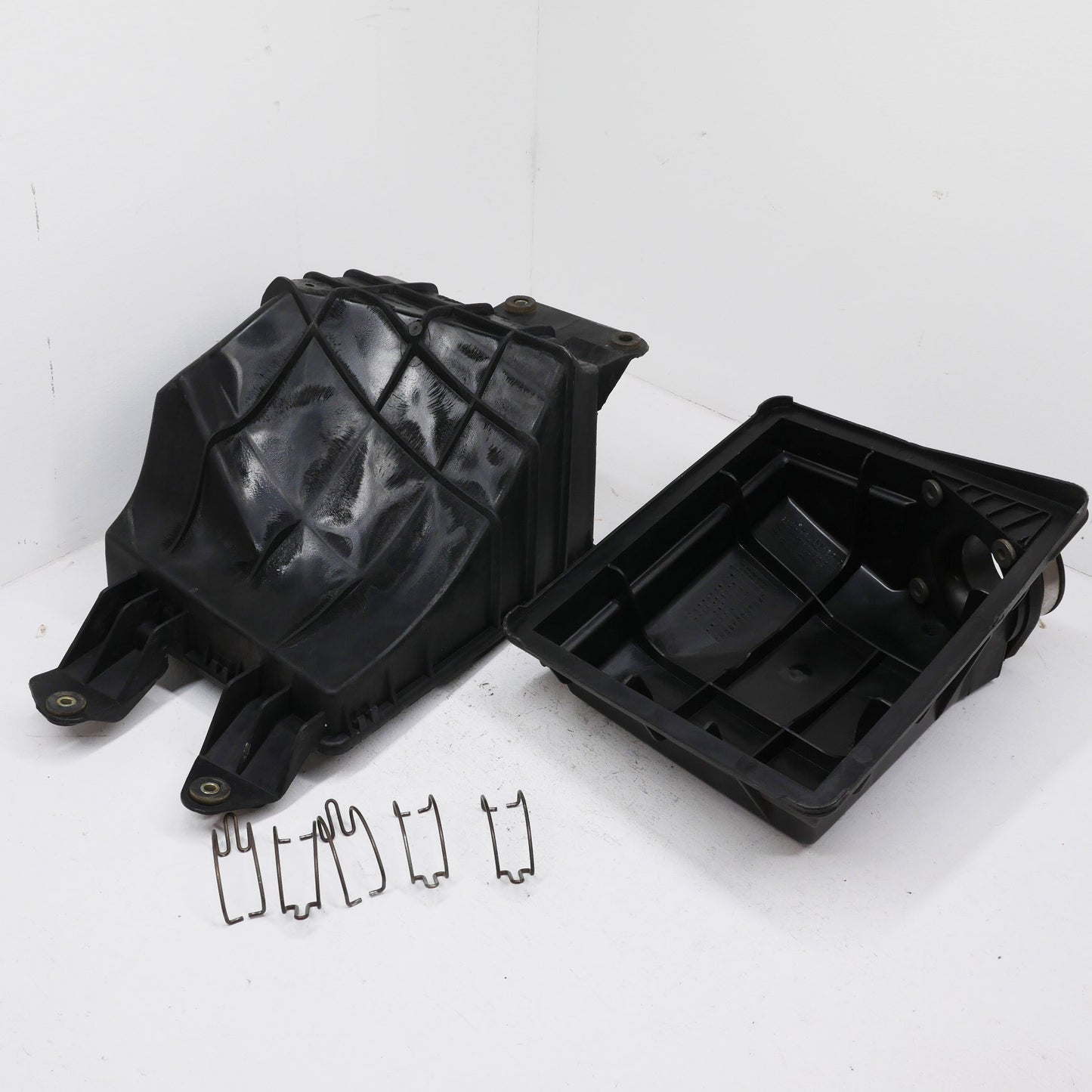 Air Intake Filter Box - Fits Ford Falcon AU SR 1998-2002