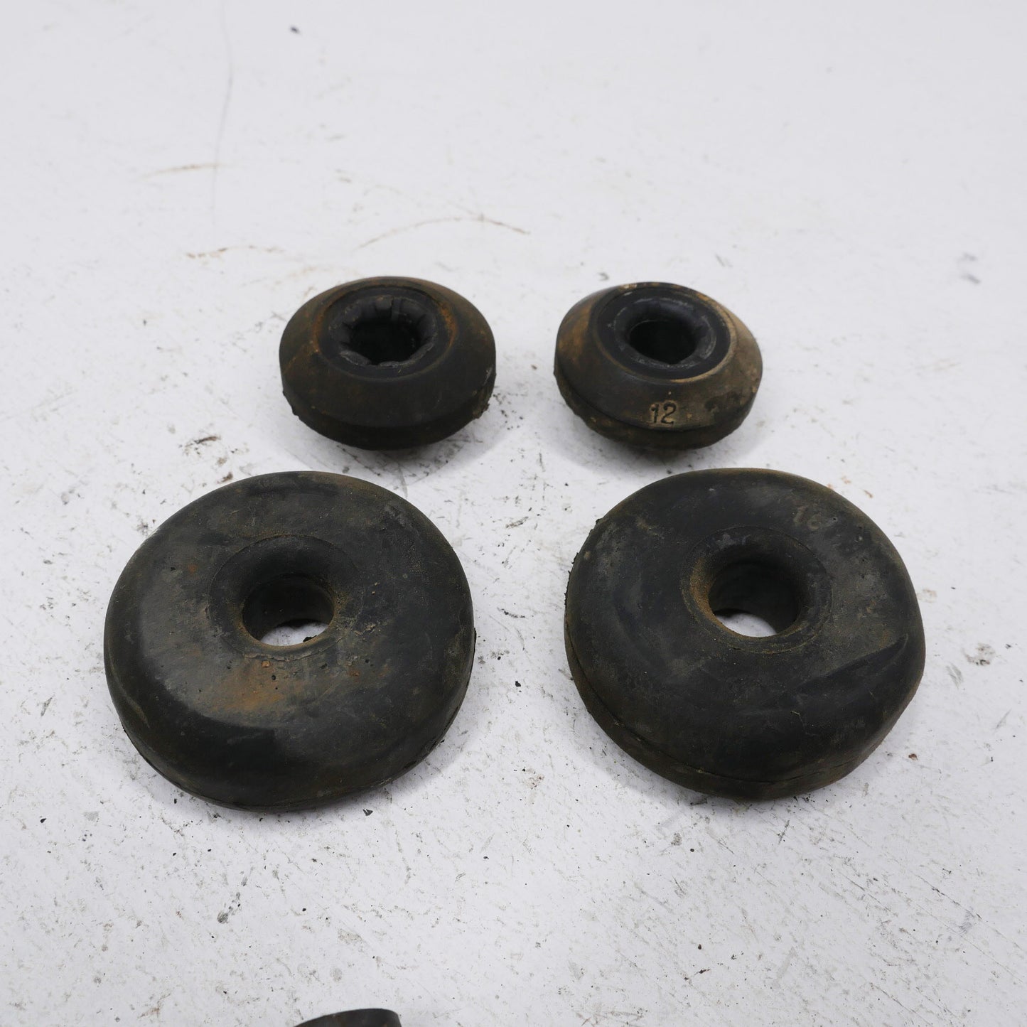 Radiator Rubber Mounts and Clips VT-VY - Fits Holden Commodore VT 1997-2000