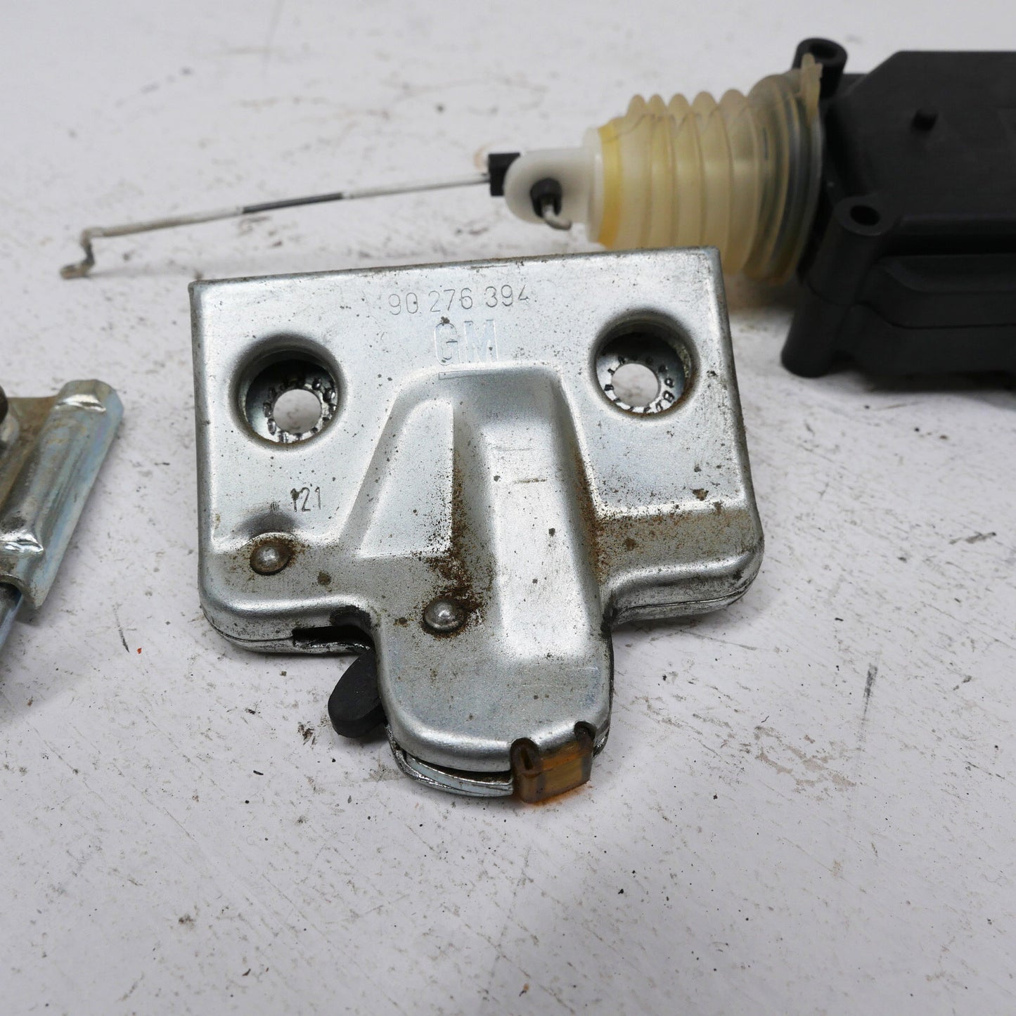 Boot Latch, Striker and Popper Mechanism - Fits Holden Commodore VT 1997-2000
