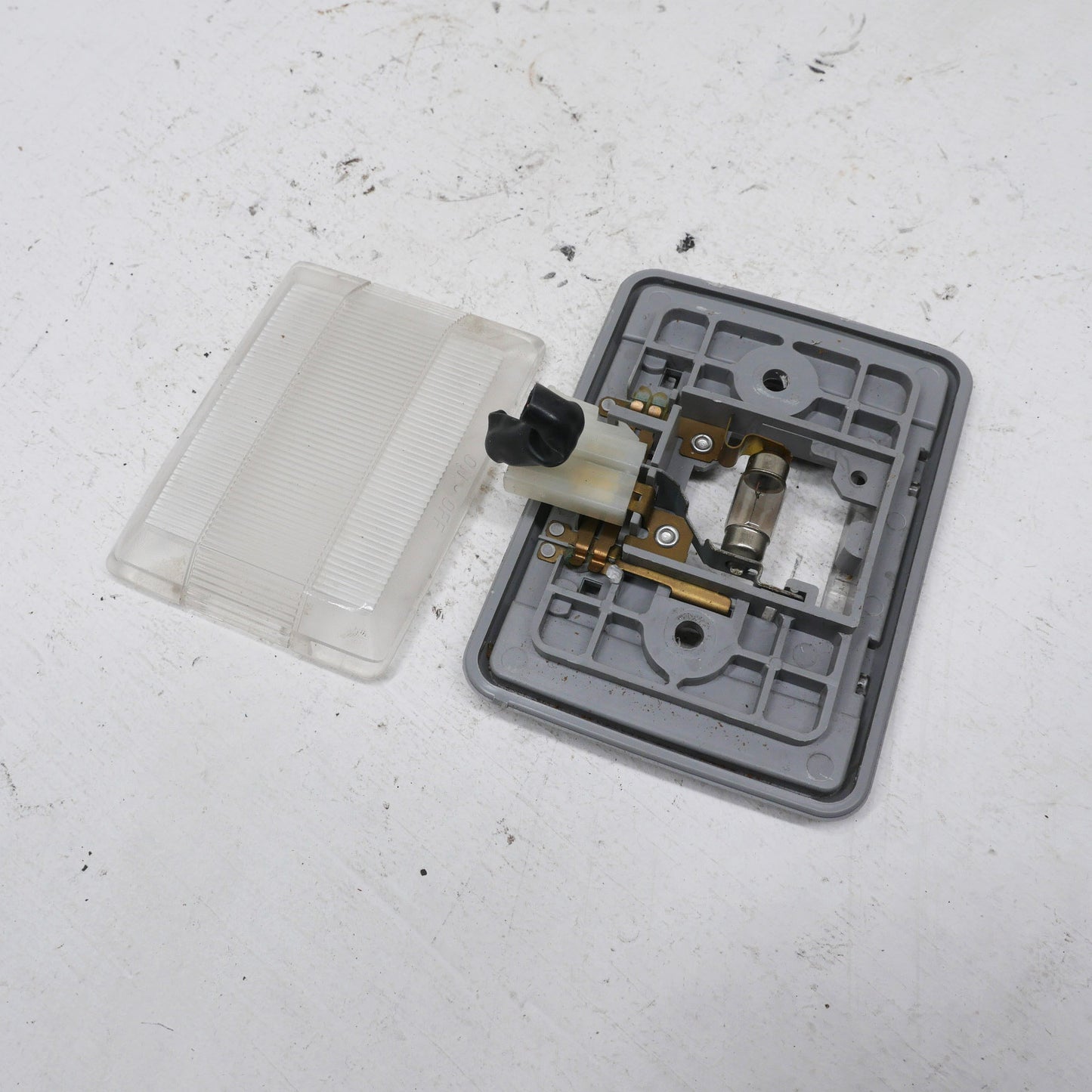 Center Dome Courtesy Light - Fits Mitsubishi Magna ES TL-TW 2003-2005