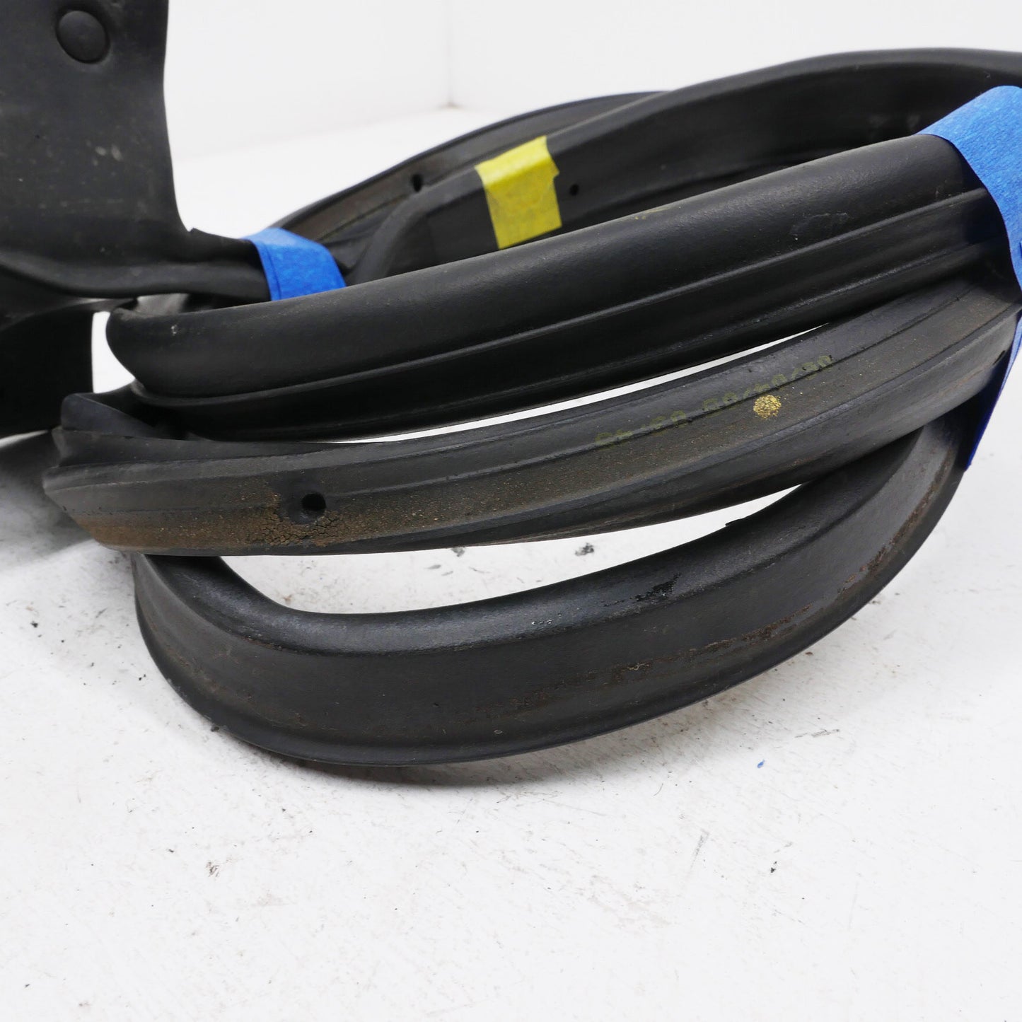 RH Front Door Rubber - Fits Mitsubishi Magna ES TL-TW 2003-2005