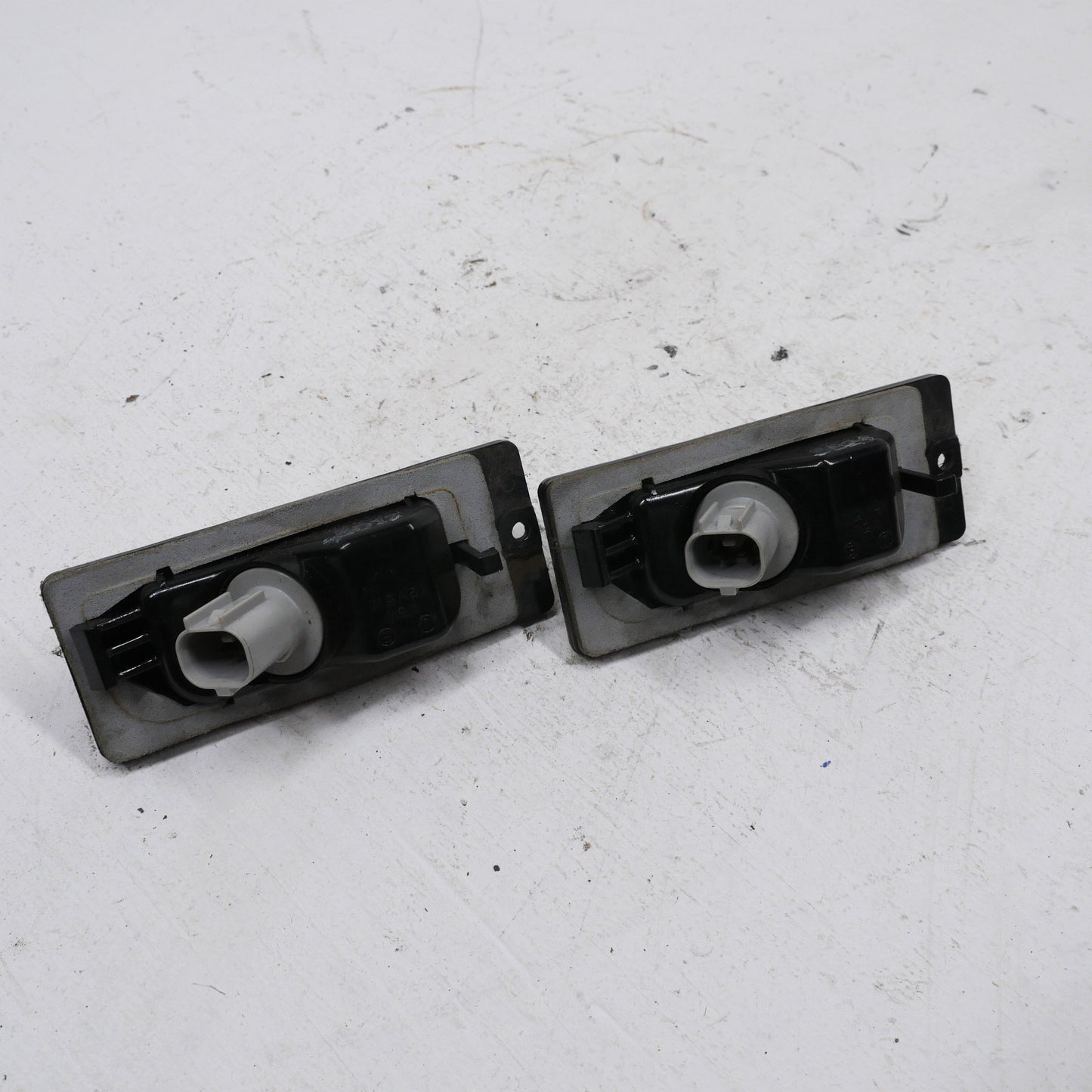 Boot License Plate Light Lens - Fits Mitsubishi Magna ES TL-TW 2003-2005