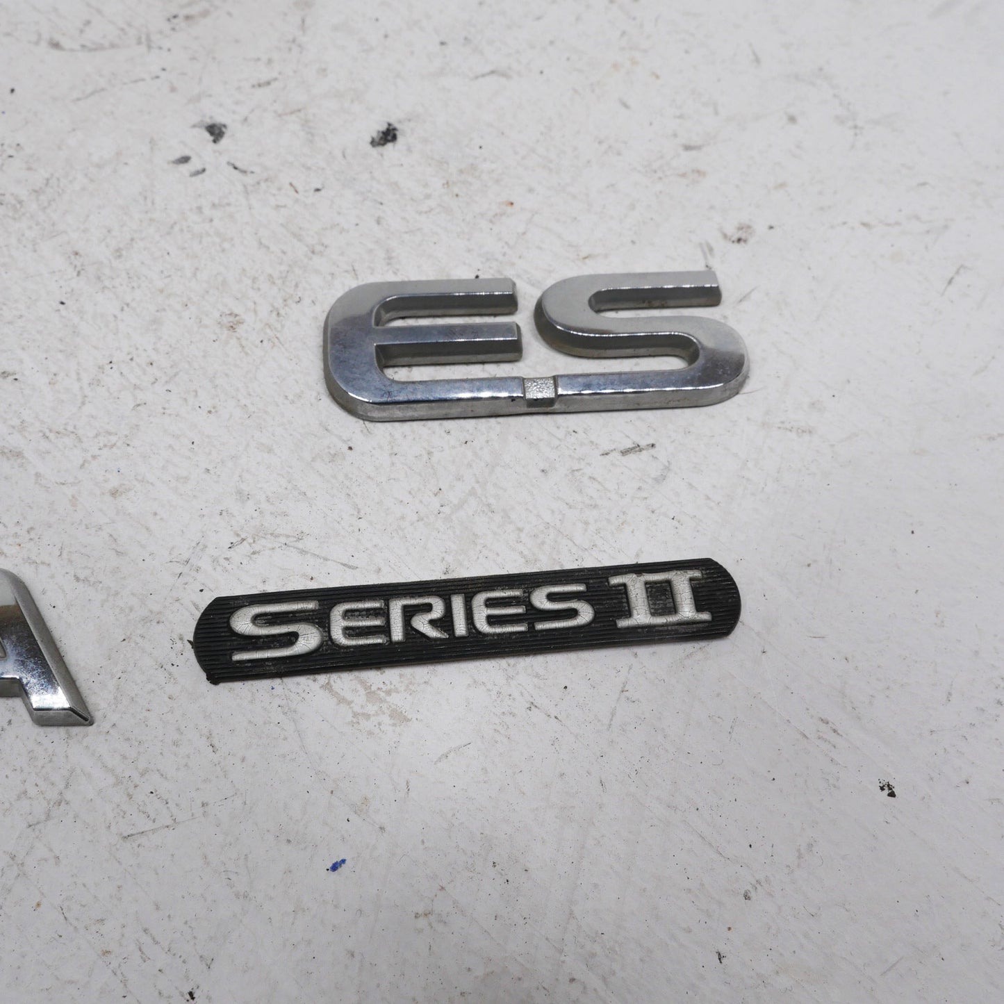 Boot Badges ES - Fits Mitsubishi Magna ES TL-TW 2003-2005