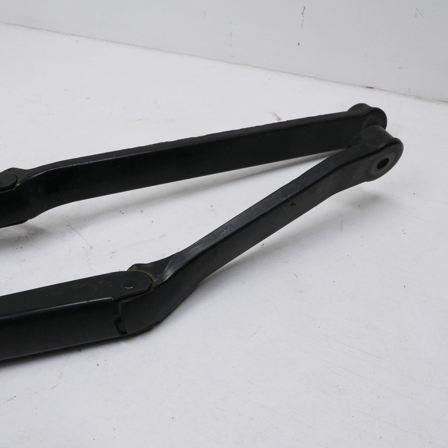 Windscreen Wiper Arms - Fits Mitsubishi Magna ES TL-TW 2003-2005