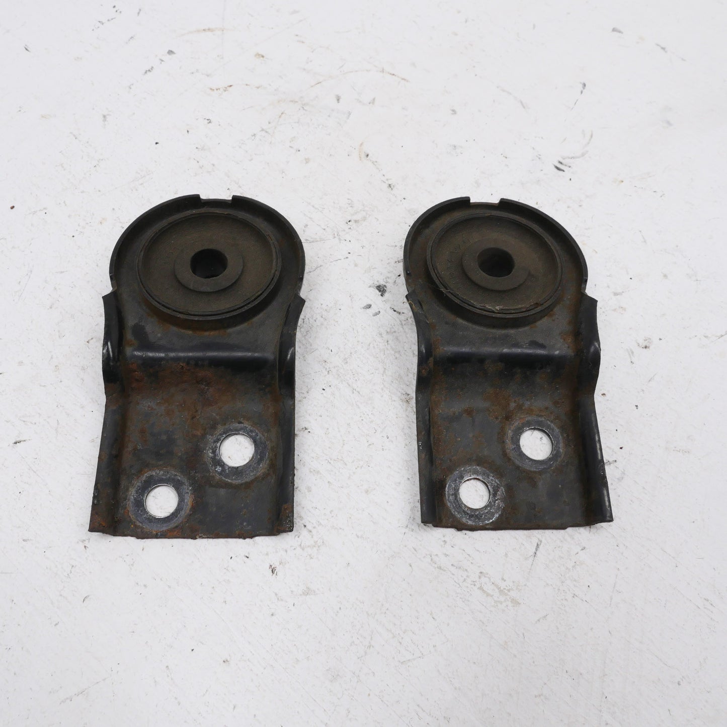 Top Radiator Support Rubber Mount Brackets - Fits Mitsubishi Magna ES TL-TW 2003-2005