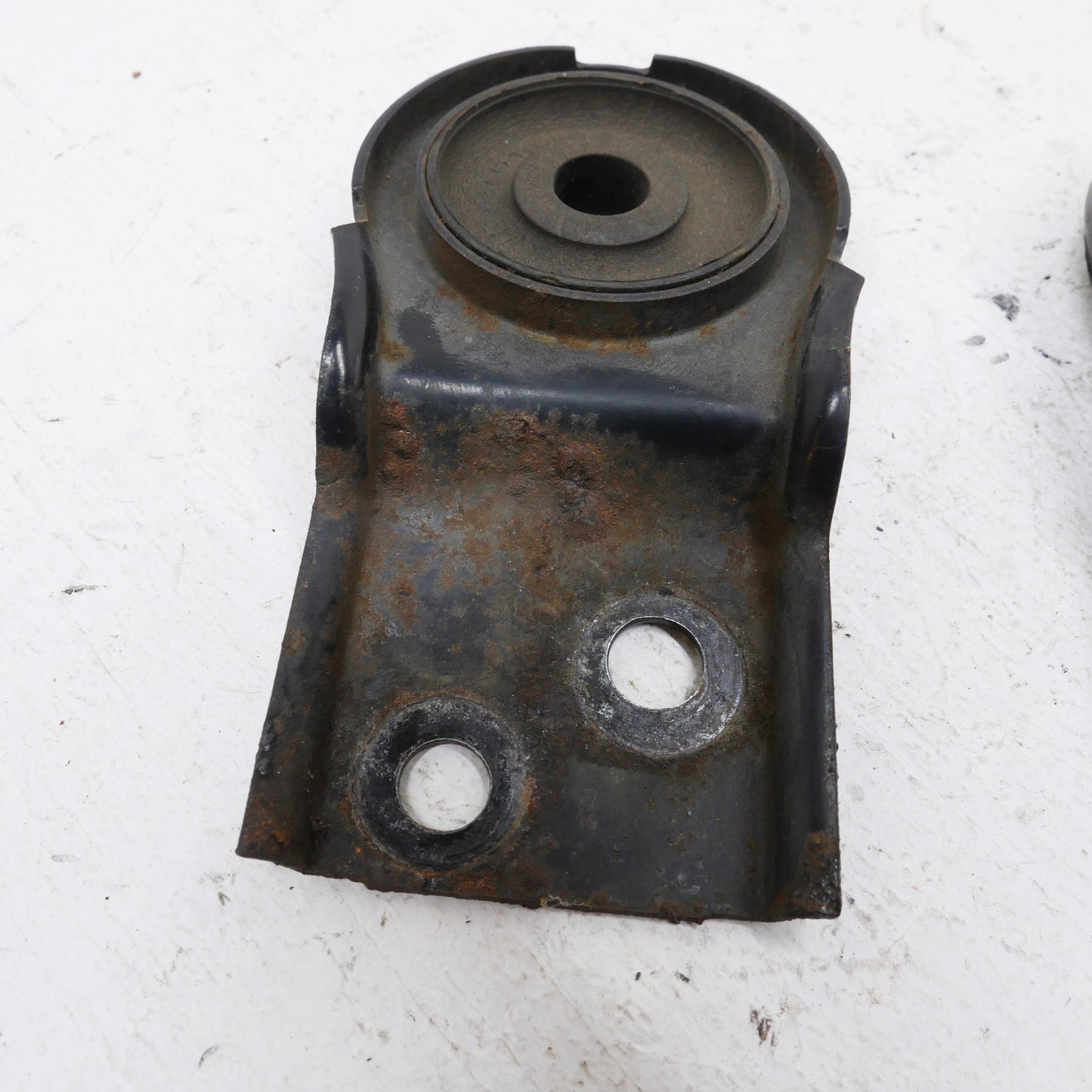 Top Radiator Support Rubber Mount Brackets - Fits Mitsubishi Magna ES TL-TW 2003-2005