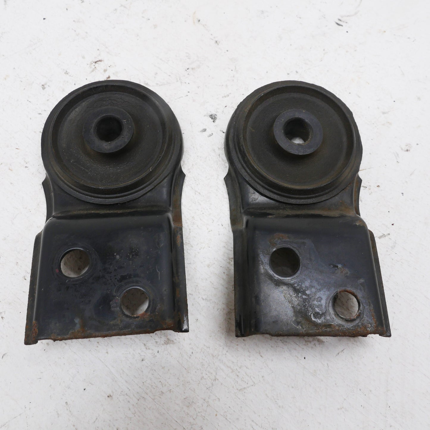 Top Radiator Support Rubber Mount Brackets - Fits Mitsubishi Magna ES TL-TW 2003-2005