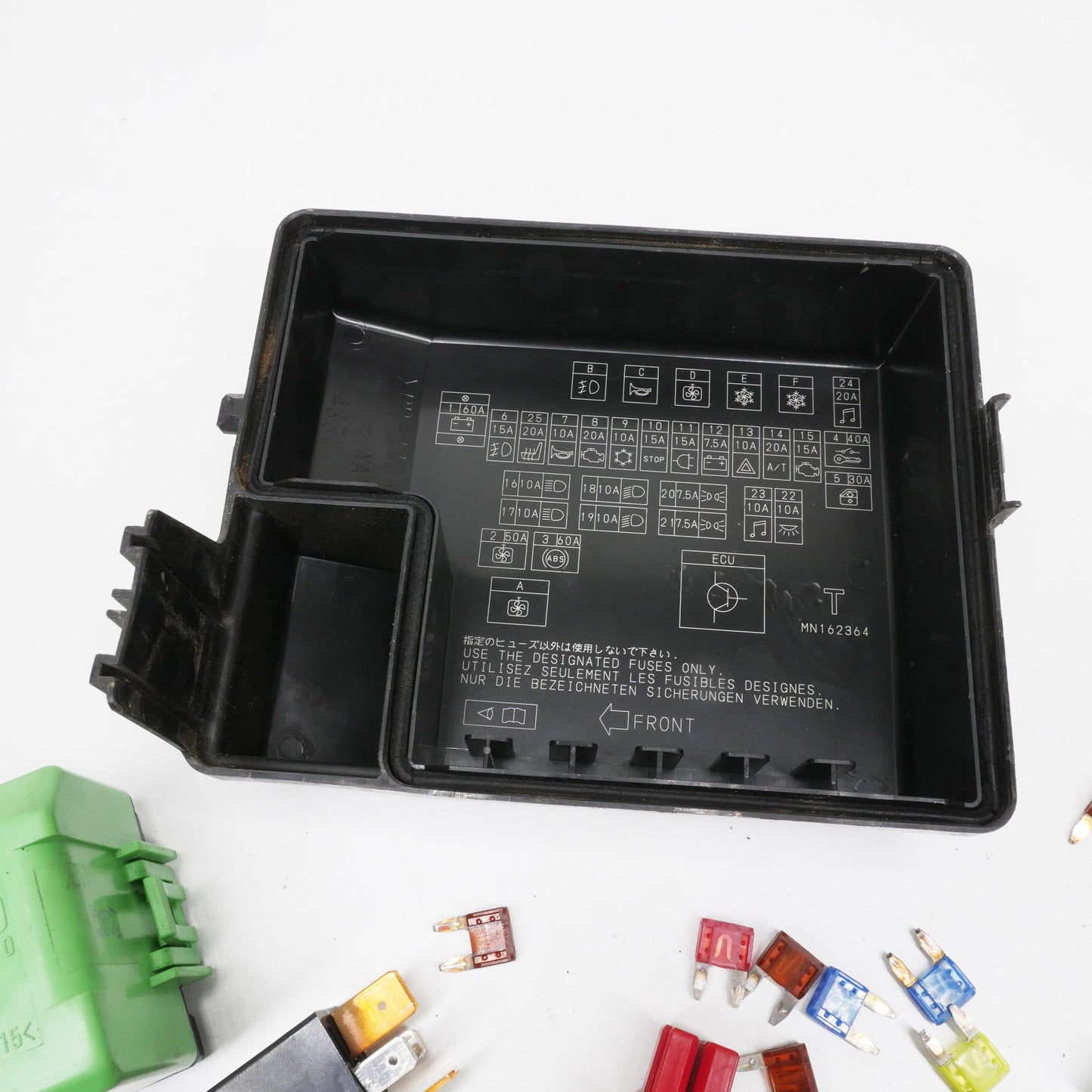 Assorted Fuses and Relays With Cover 4G94 - Fits Mitsubishi Lancer CS Facelift 2002-2007