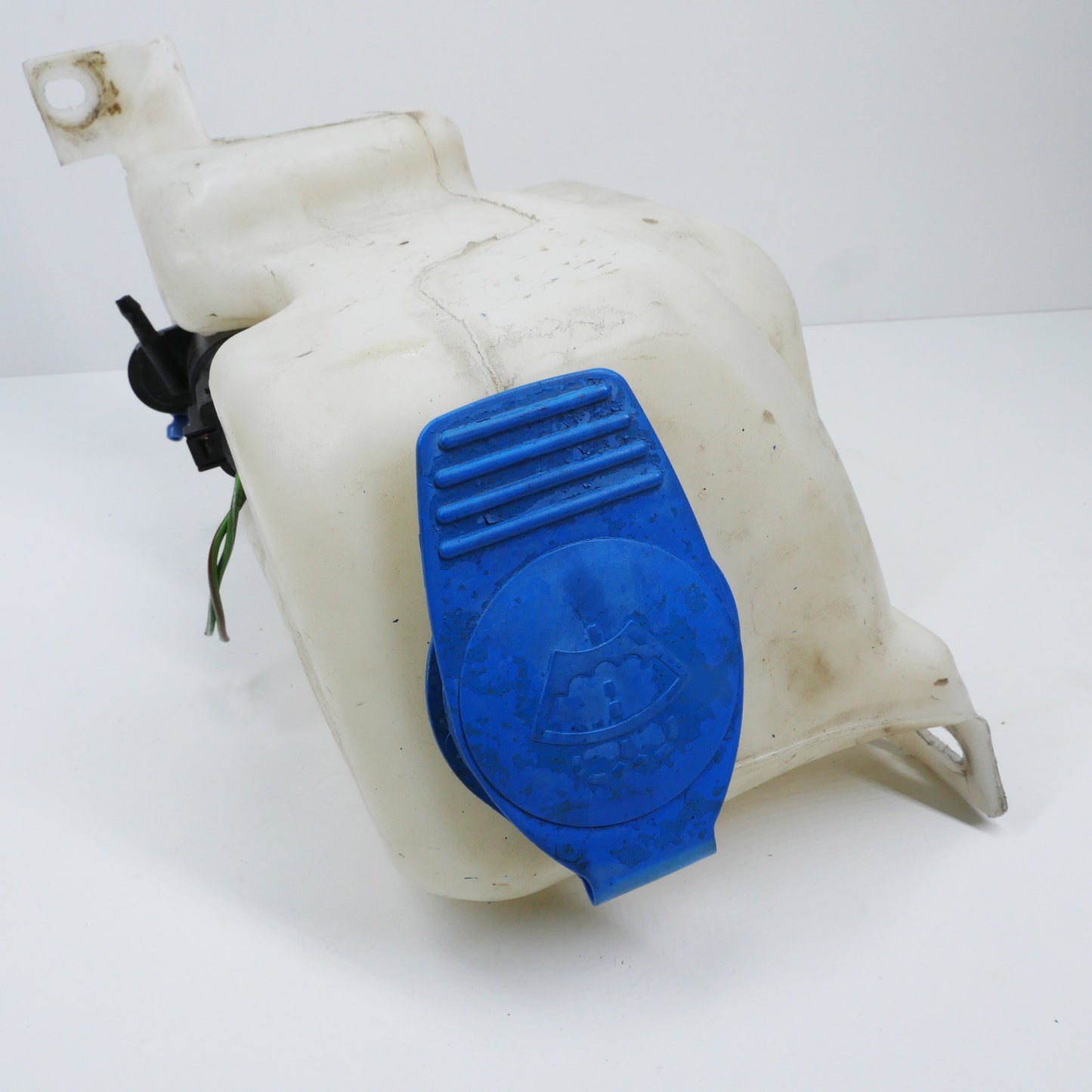 Front Windshield Washer Bottle - Fits Volkswagen Golf Mk4 1J Hatch 1997-2003