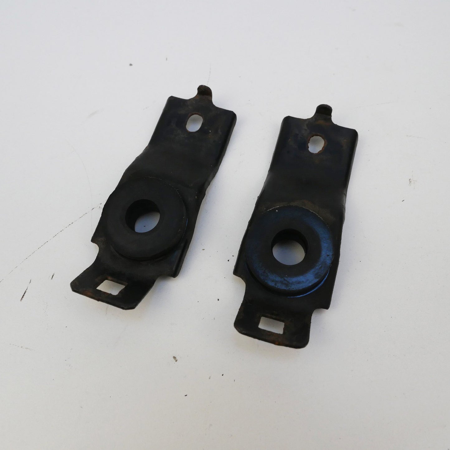 Top Radiator Support Bracket Rubber Mount - Fits Honda CRV RD1 SUV Gen1 1997-2001