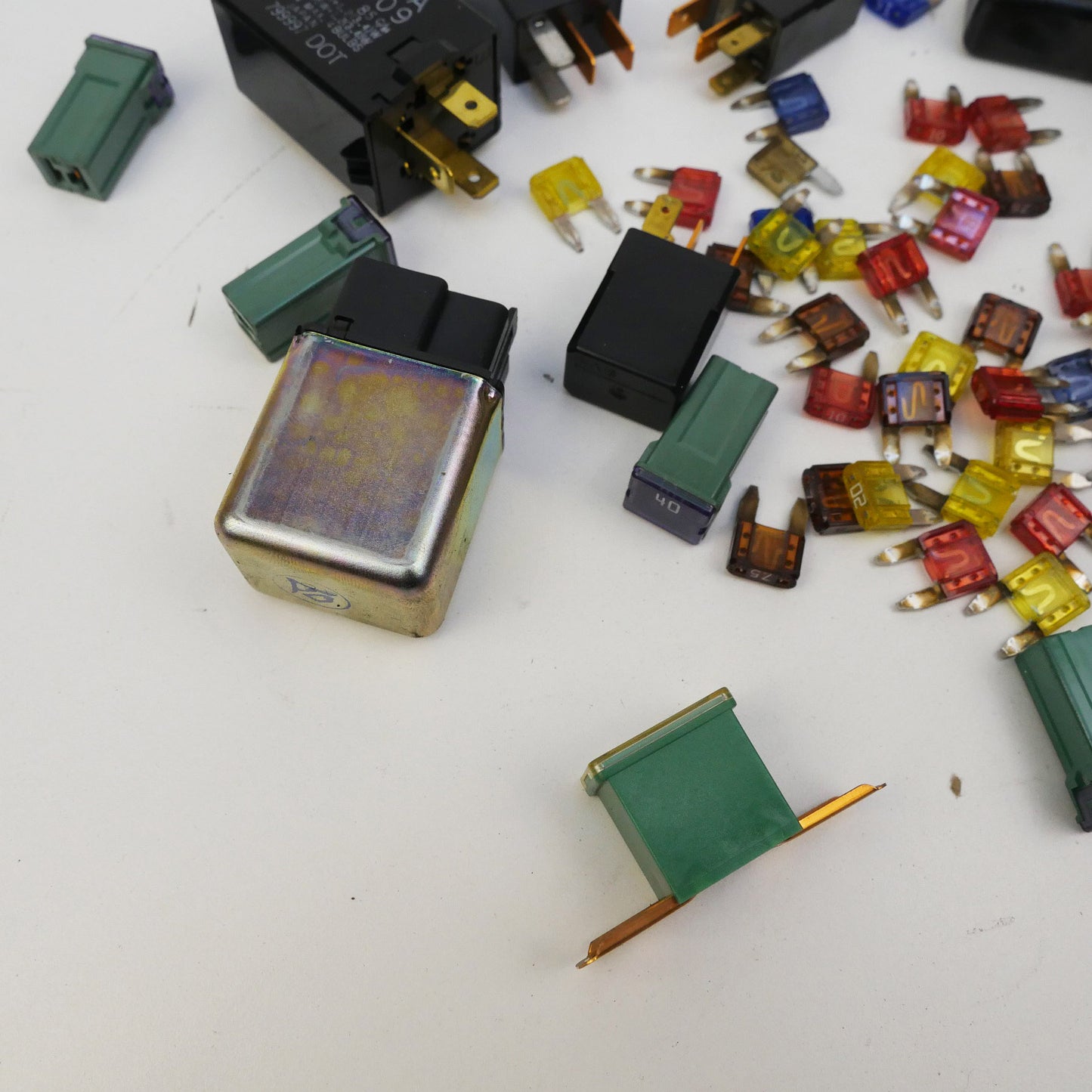 Assorted Fuses and Relays - Fits Honda CRV RD1 SUV Gen1 1997-2001