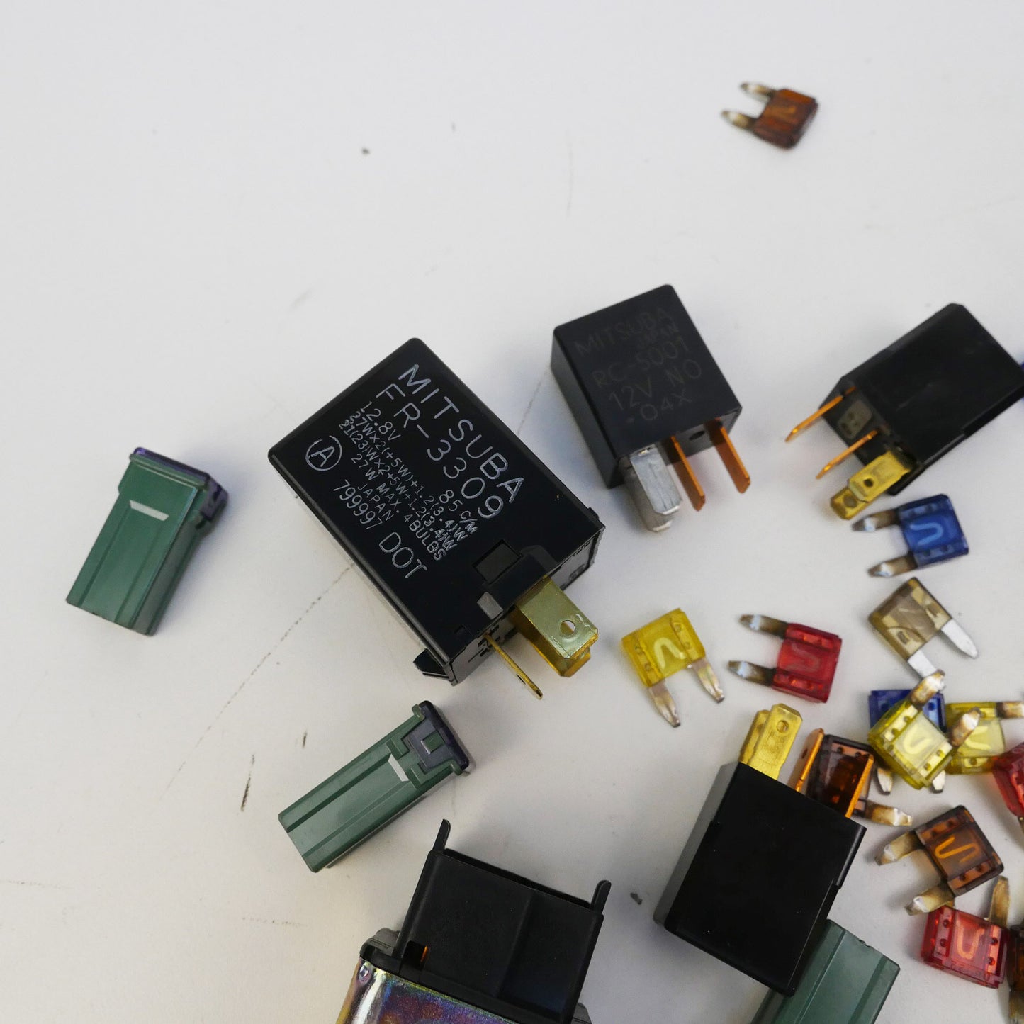 Assorted Fuses and Relays - Fits Honda CRV RD1 SUV Gen1 1997-2001