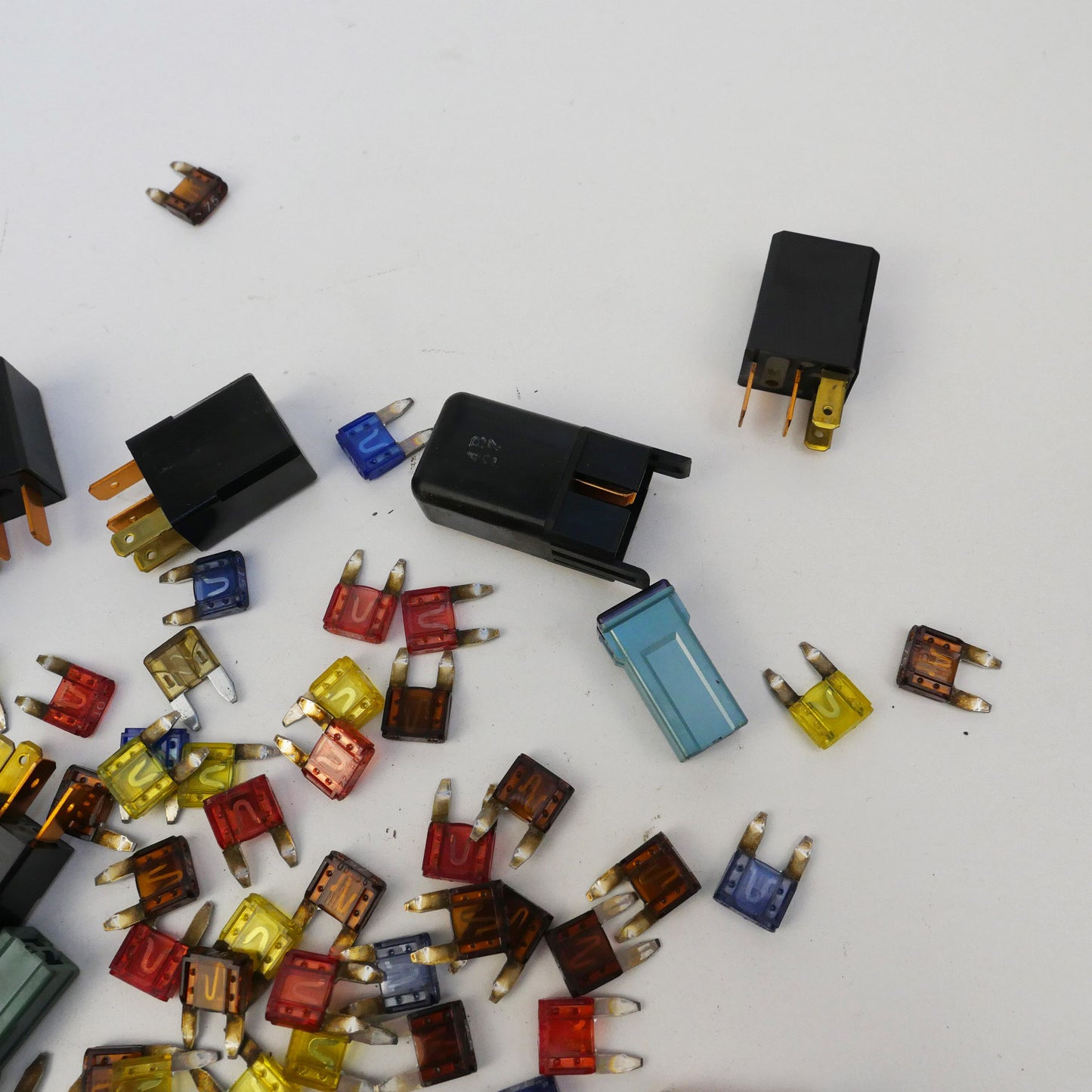 Assorted Fuses and Relays - Fits Honda CRV RD1 SUV Gen1 1997-2001