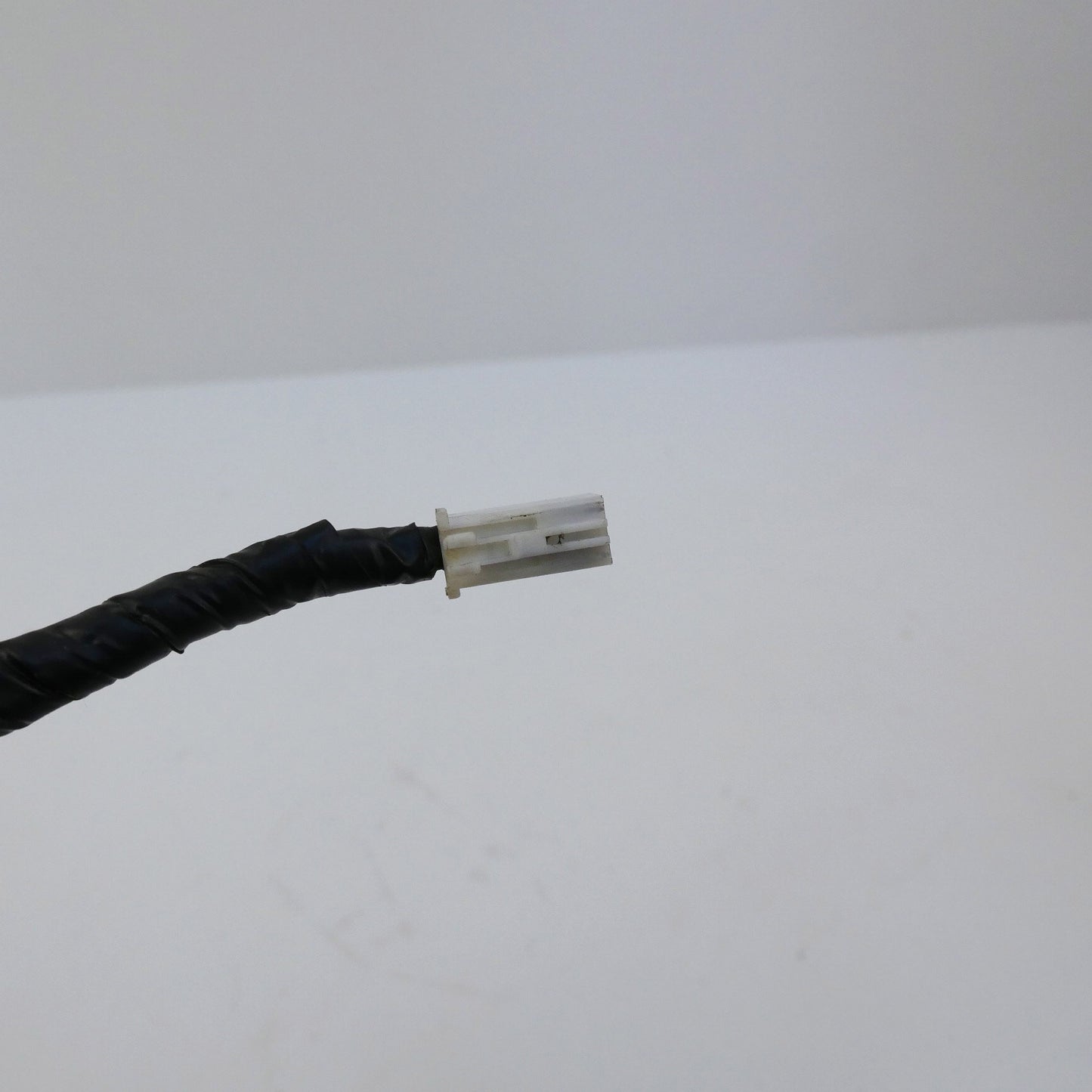 Door Mirror Plug and Wire - Fits Holden Commodore VZ 2004-2006