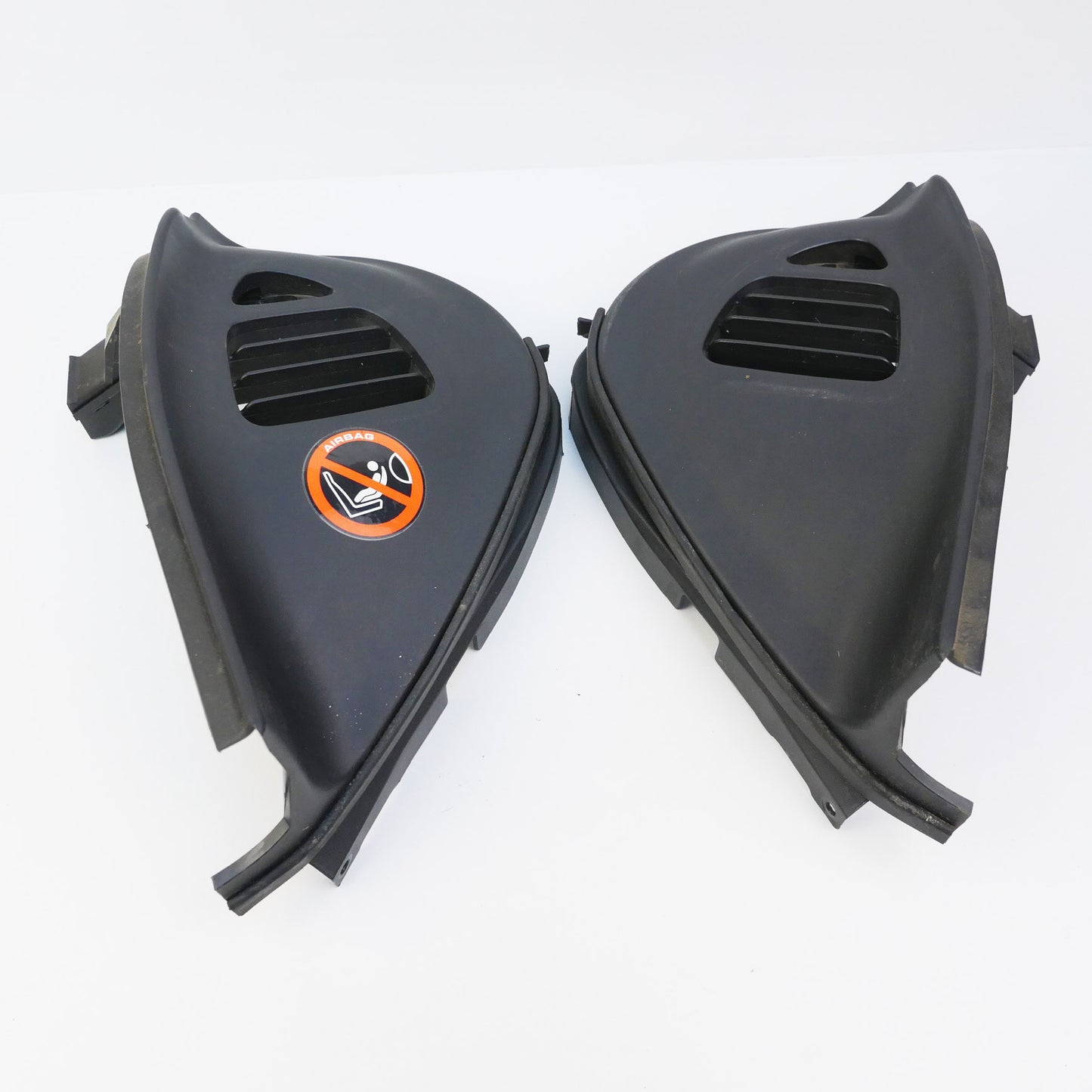 LH & RH Dash Vent Trims Black - Fits Holden Commodore VZ 2004-2006