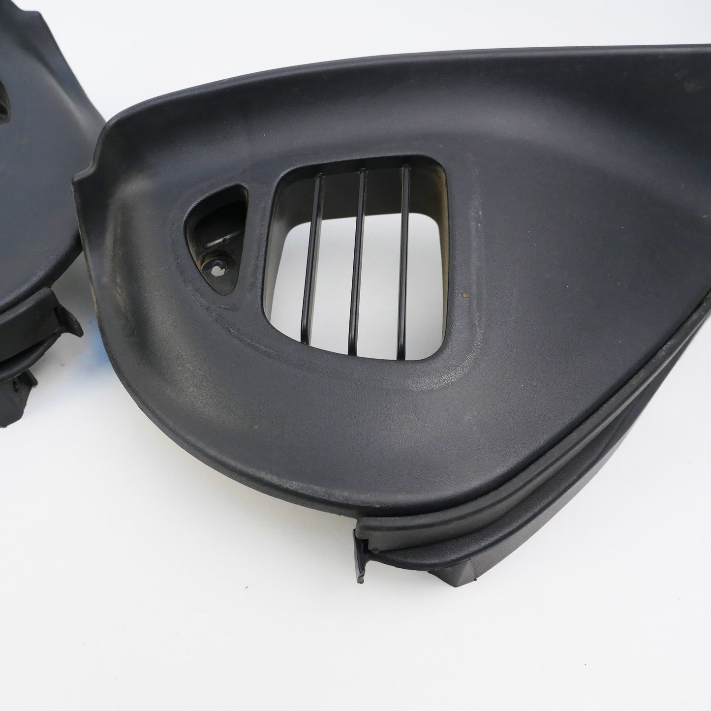 LH & RH Dash Vent Trims Black - Fits Holden Commodore VZ 2004-2006
