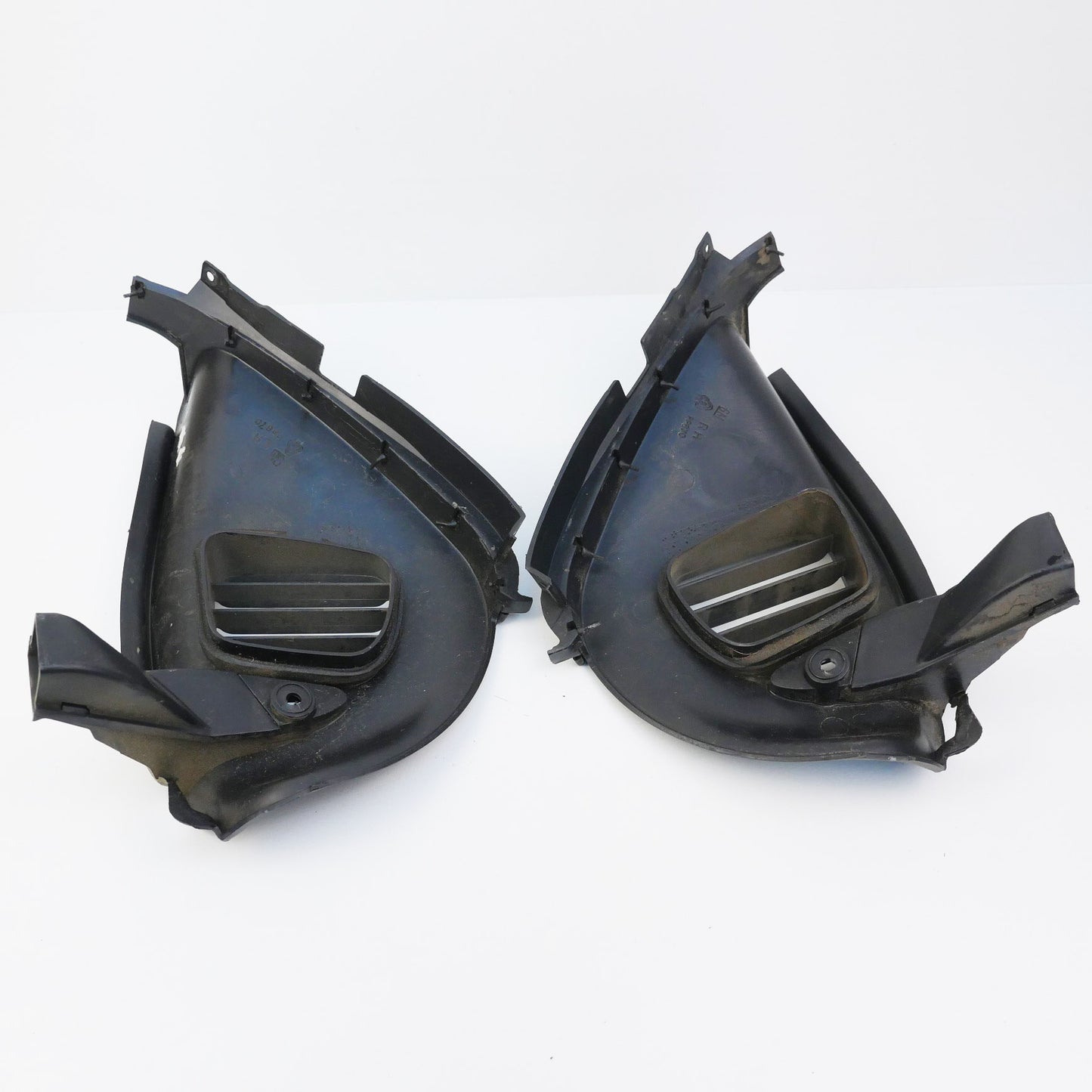 LH & RH Dash Vent Trims Black - Fits Holden Commodore VZ 2004-2006