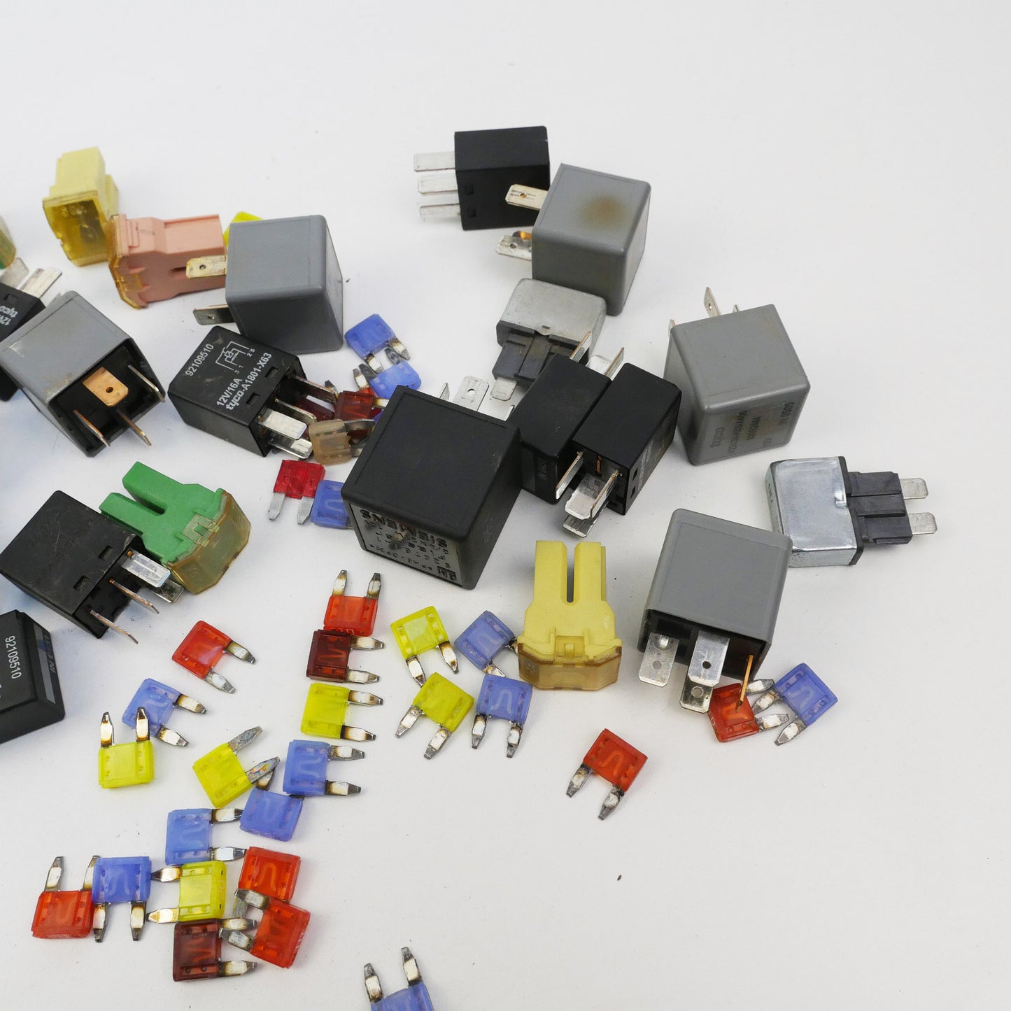 Assorted Fuses and Relays Alloytec Leo - Fits Holden Commodore VZ 2004-2006