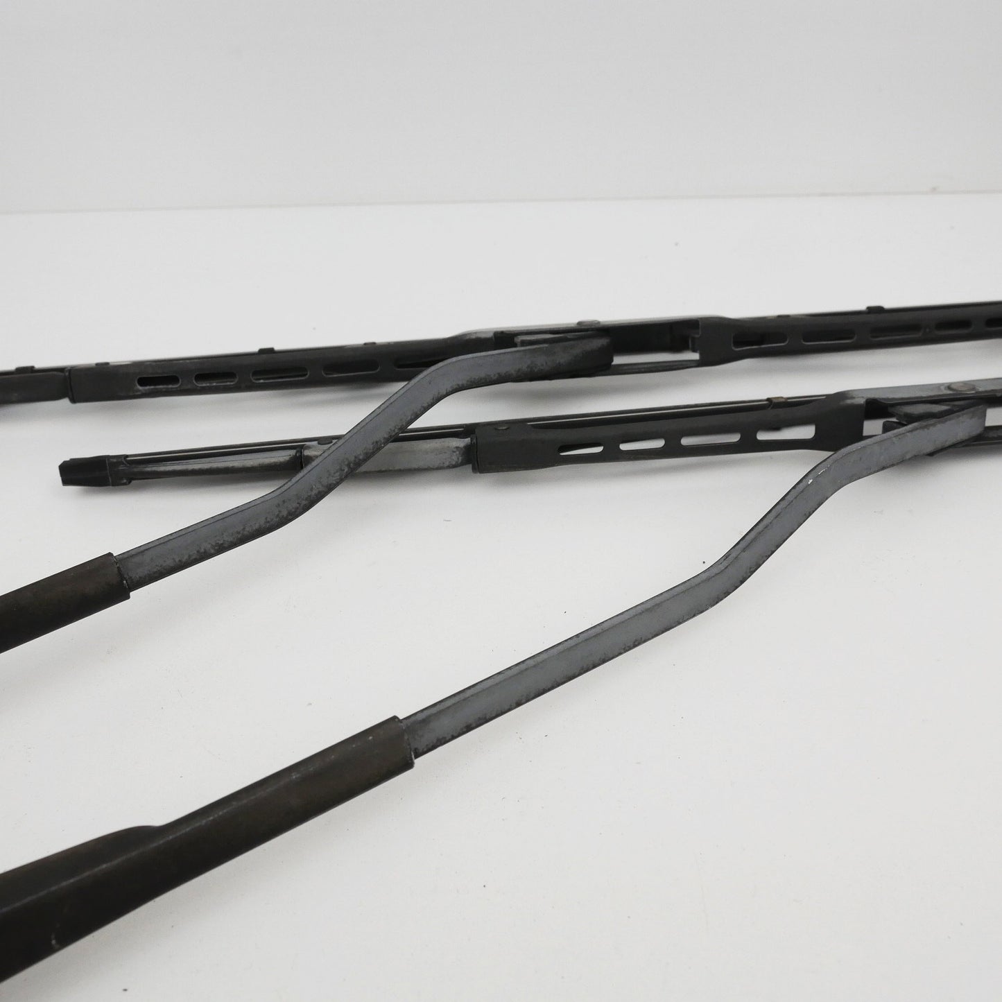 Front Windshield Wiper Arms - Fits Holden Rodeo RA 4X4 4JH1 LX 2003-2008