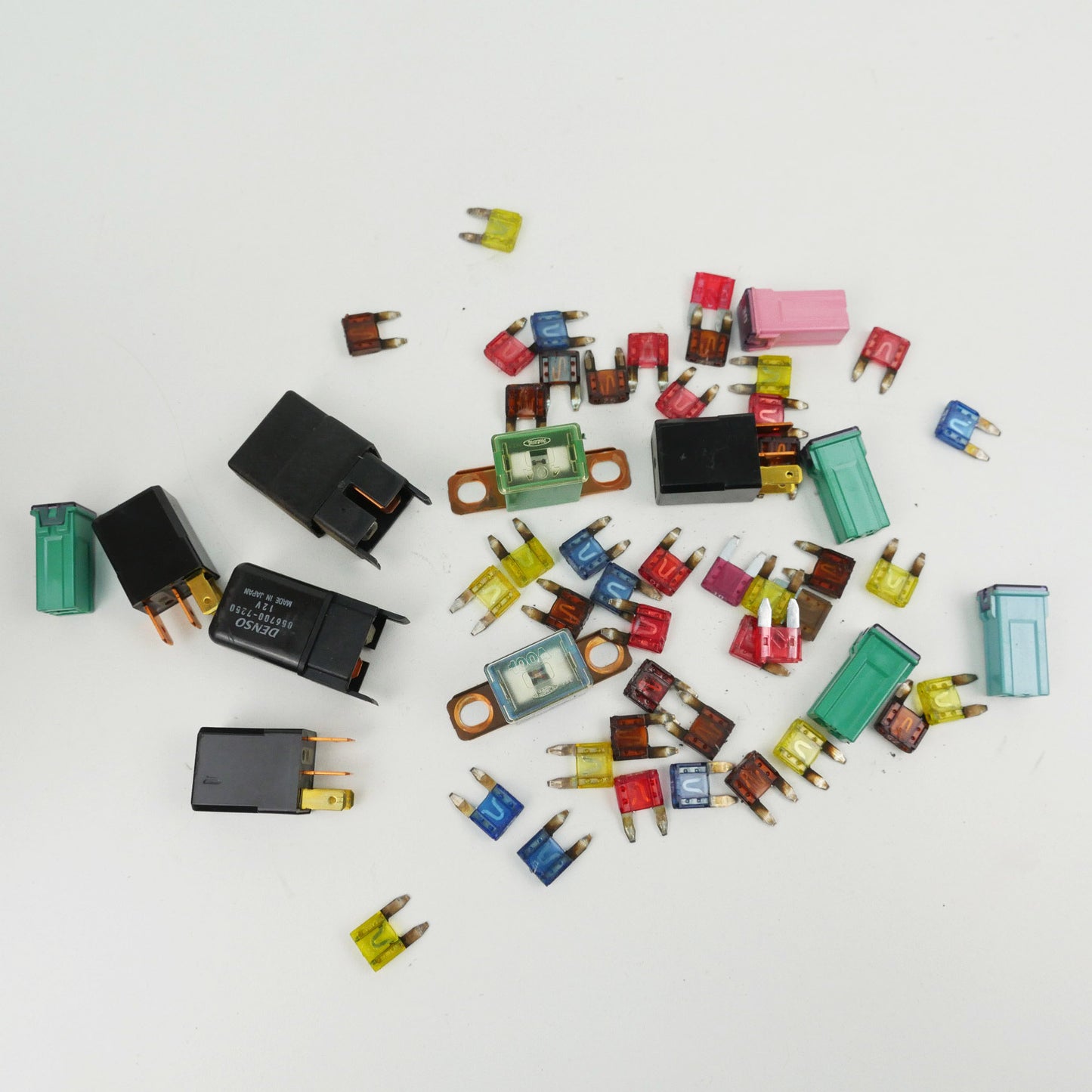 Assorted Fuses and Relays - Fits Honda RD1 SUV Gen1 1997-2001
