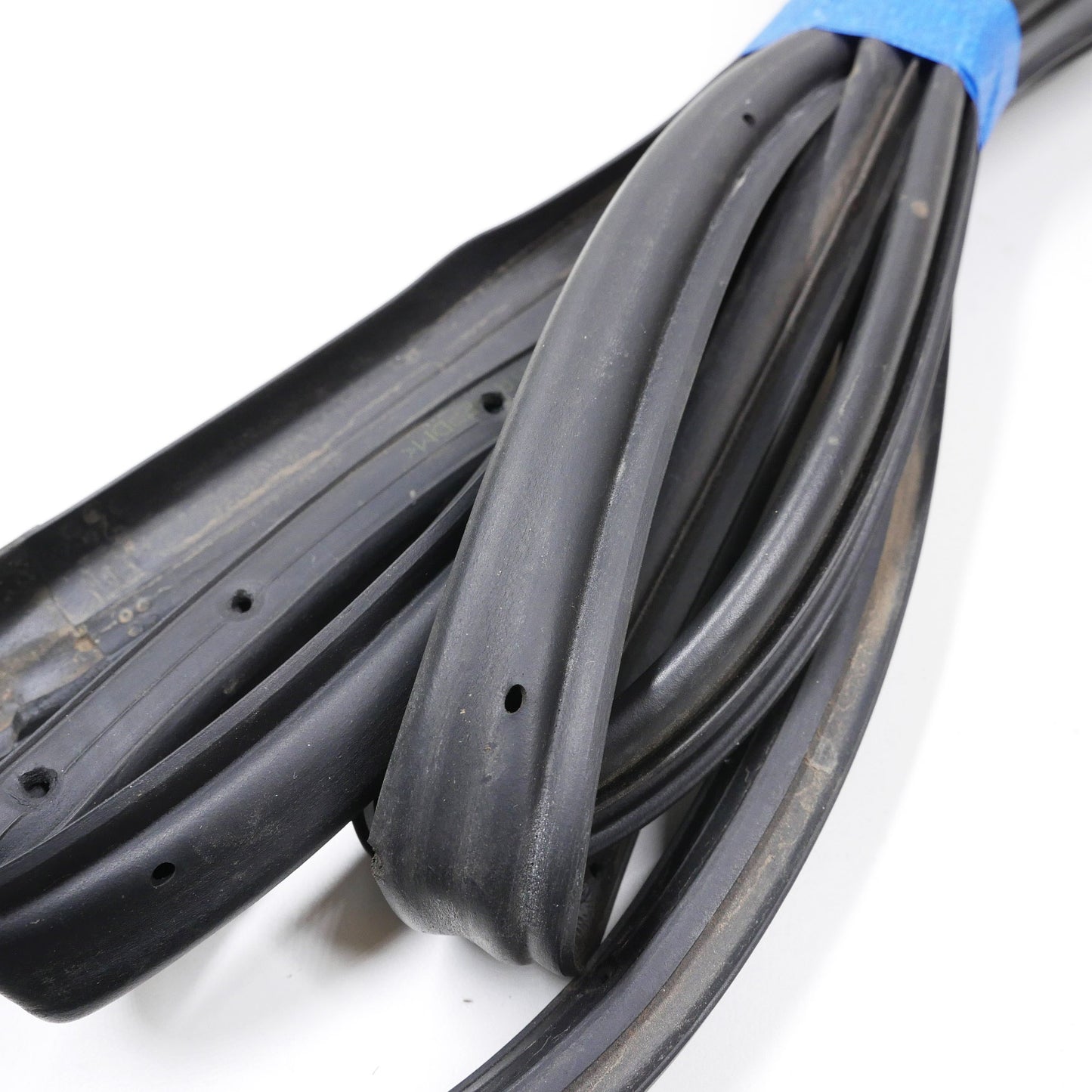 LH Rear Door Rubber Sedan - Fits Holden Epica EP CDX 2.5L 2007-2011