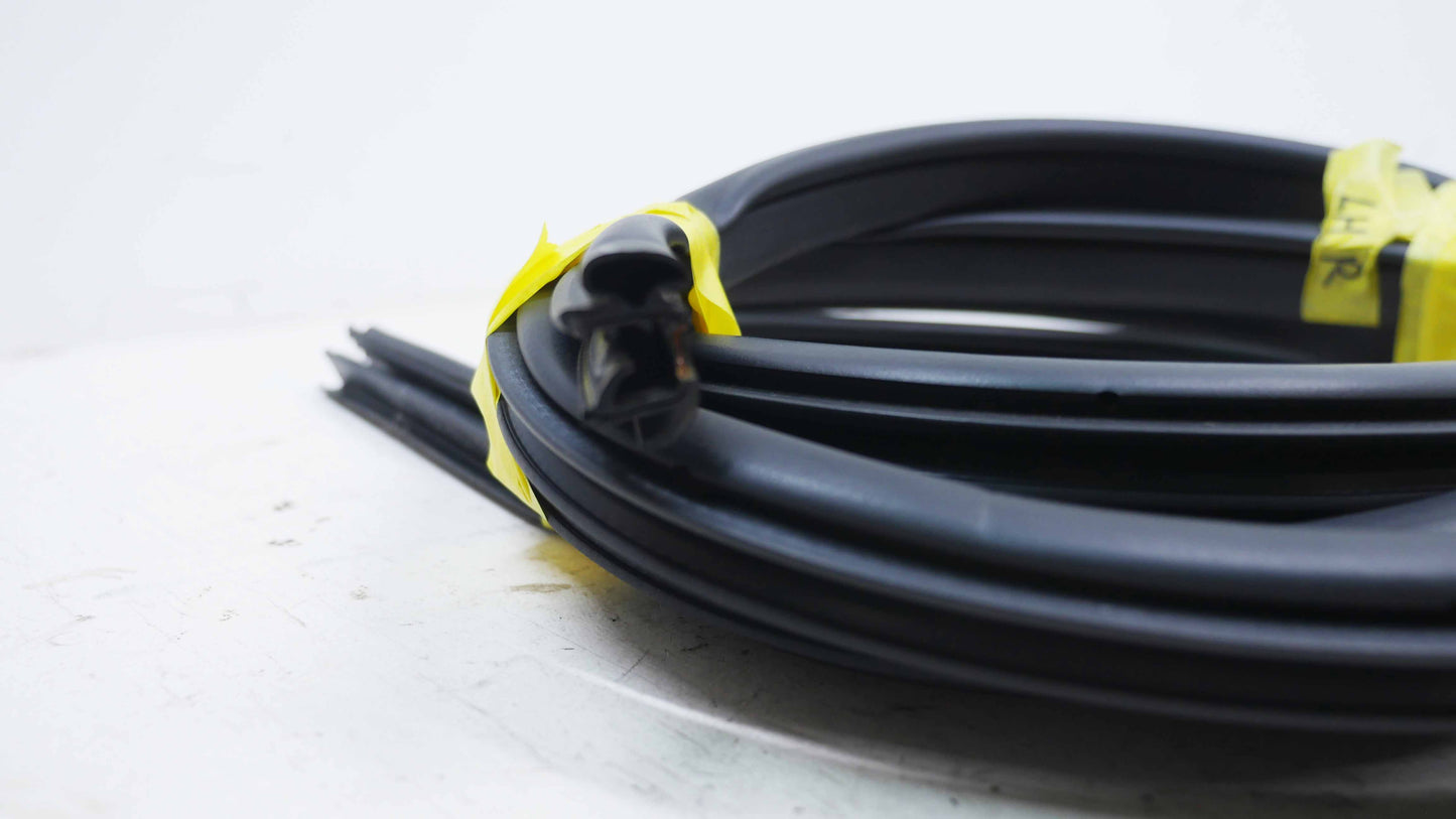 LH Rear Door Car Body Pinch Weld Rubber - Fits Nissan X-Trail T30 2001-2007
