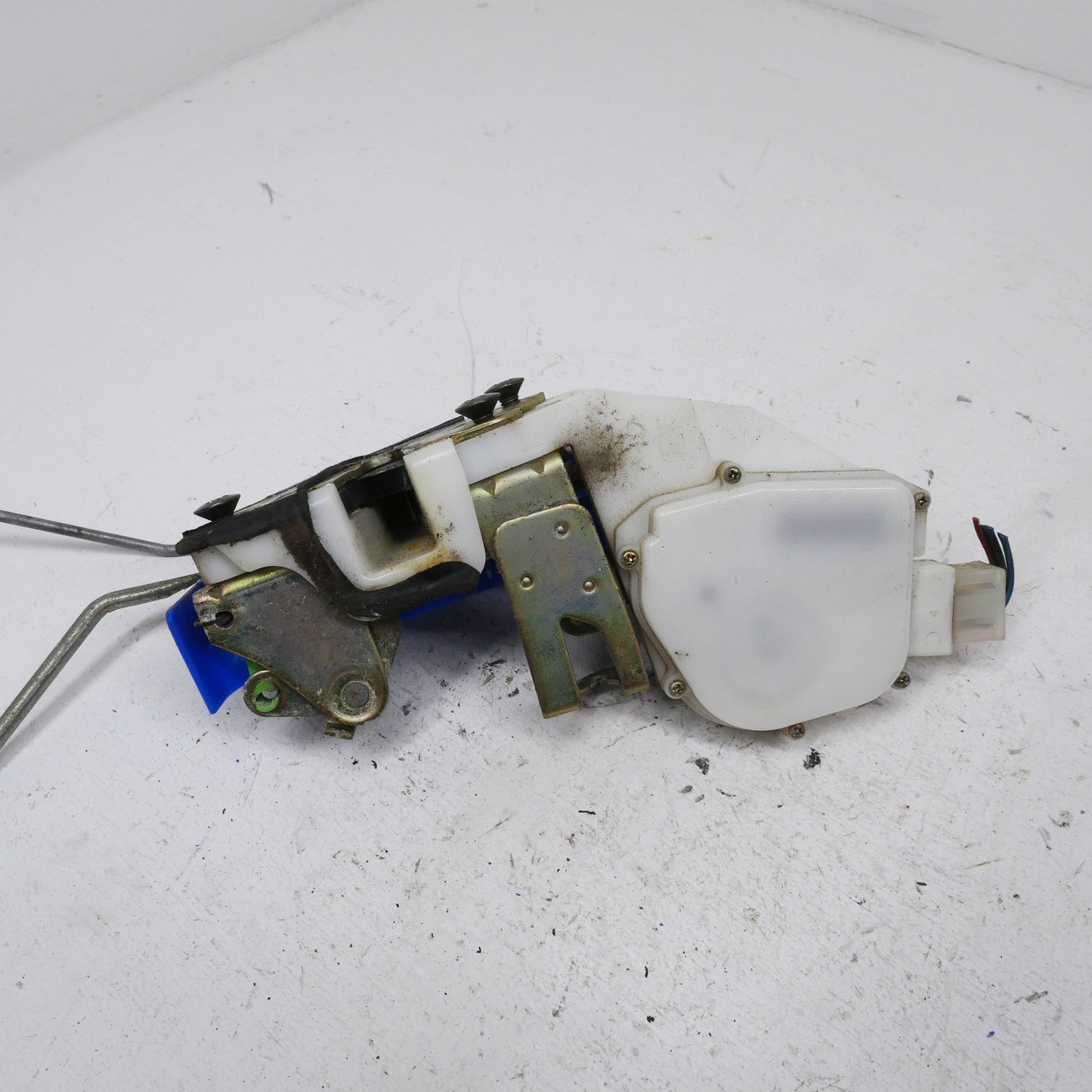 RH Front Door Lock Latch - Fits Mitsubishi Magna ES TL-TW 2003-2005