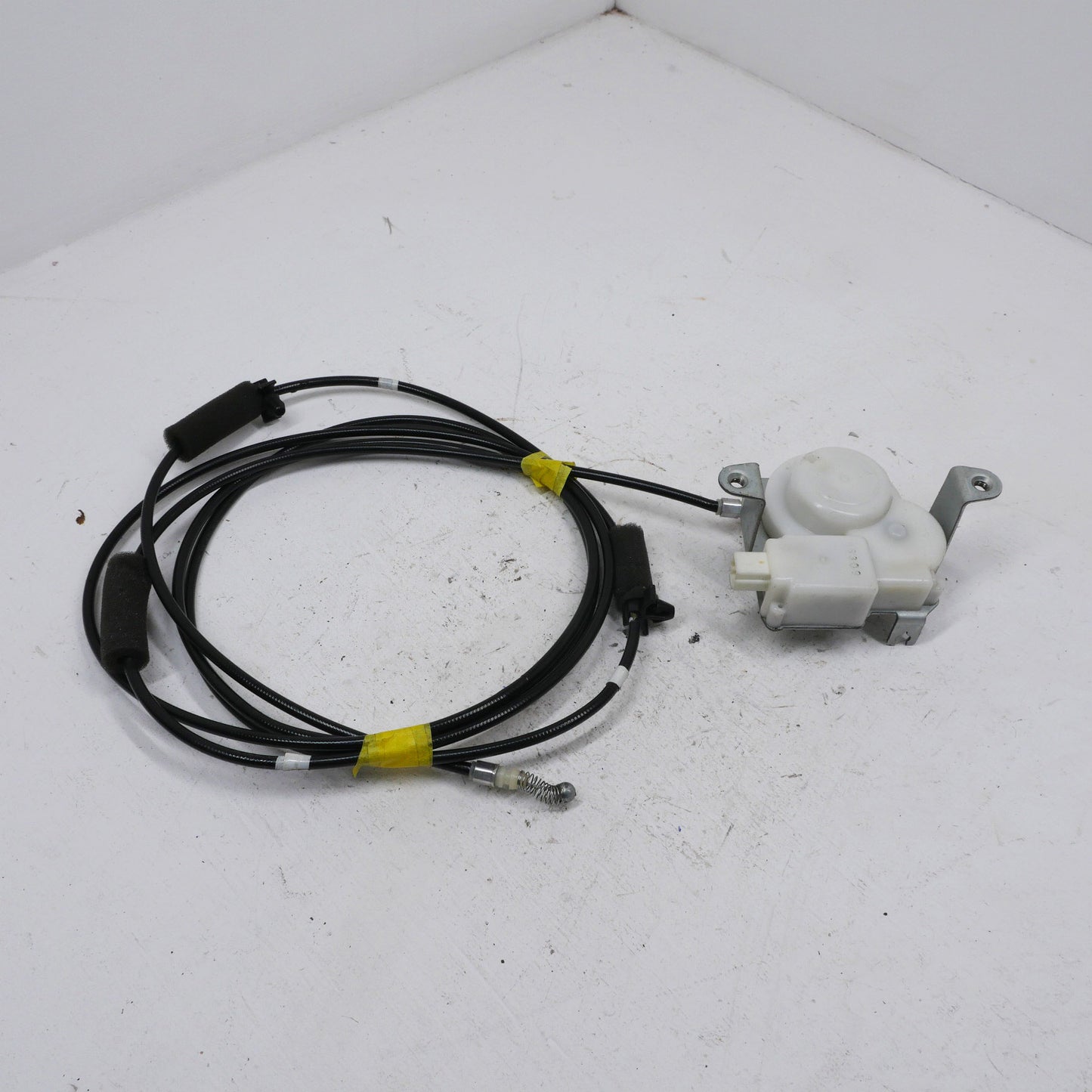 Sedan Electric Boot Release Cable Popper - Fits Mitsubishi Magna ES TL-TW 2003-2005