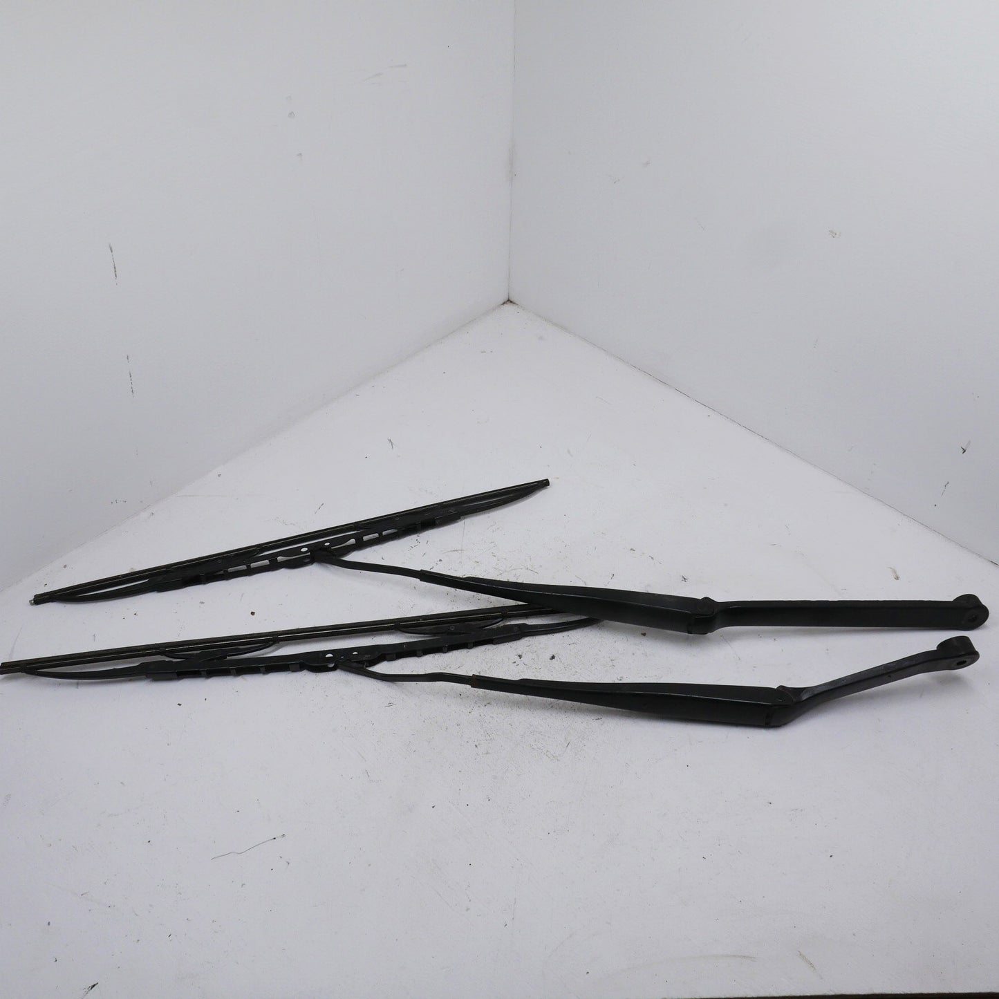 Windscreen Wiper Arms - Fits Mitsubishi Magna ES TL-TW 2003-2005