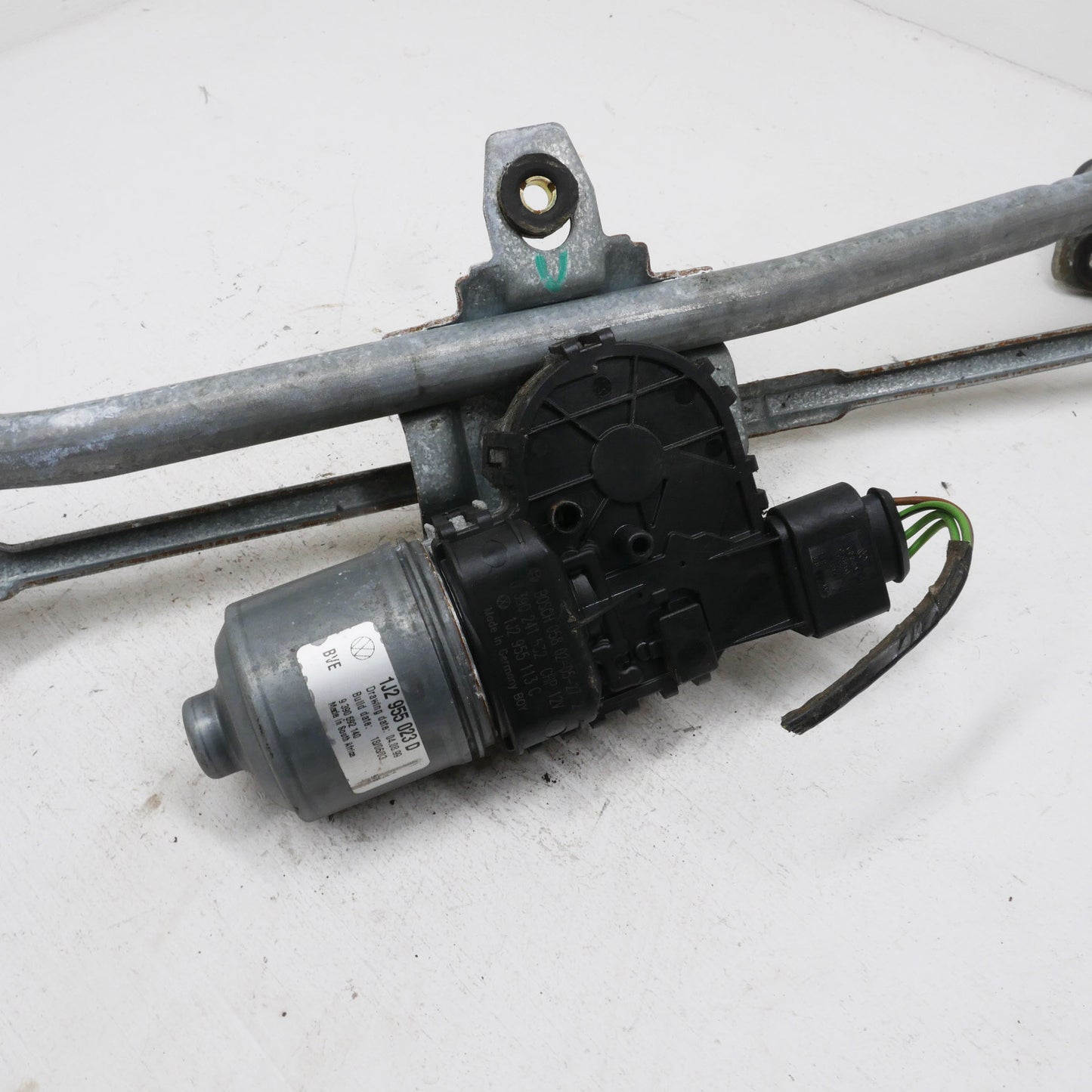Front Windscreen Wiper Motor and Linkages - Fits Volkswagen Golf Mk4 1J Hatch 1997-2003