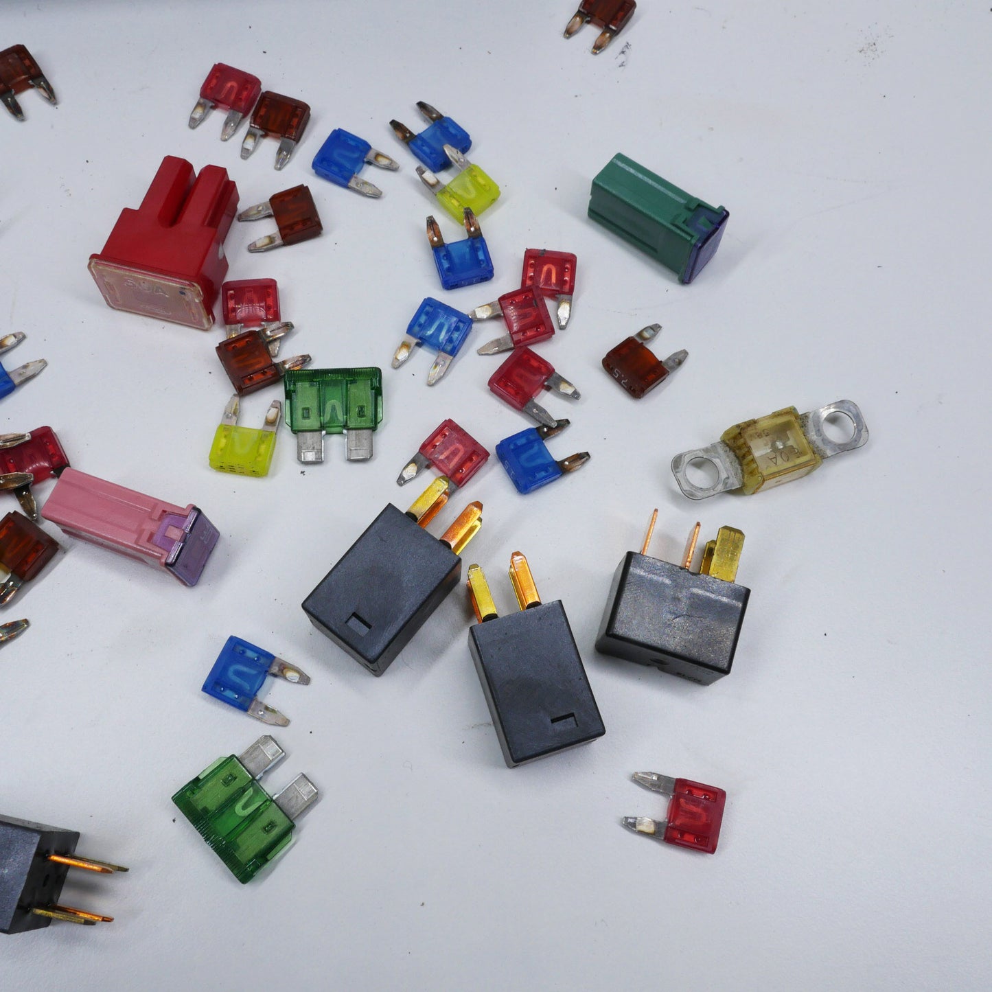 Assorted Fuses and Relays With Cover 4G94 - Fits Mitsubishi Lancer CS Facelift 2002-2007