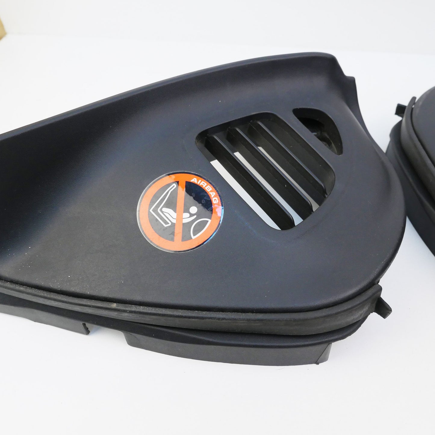 LH & RH Dash Vent Trims Black - Fits Holden Commodore VZ 2004-2006