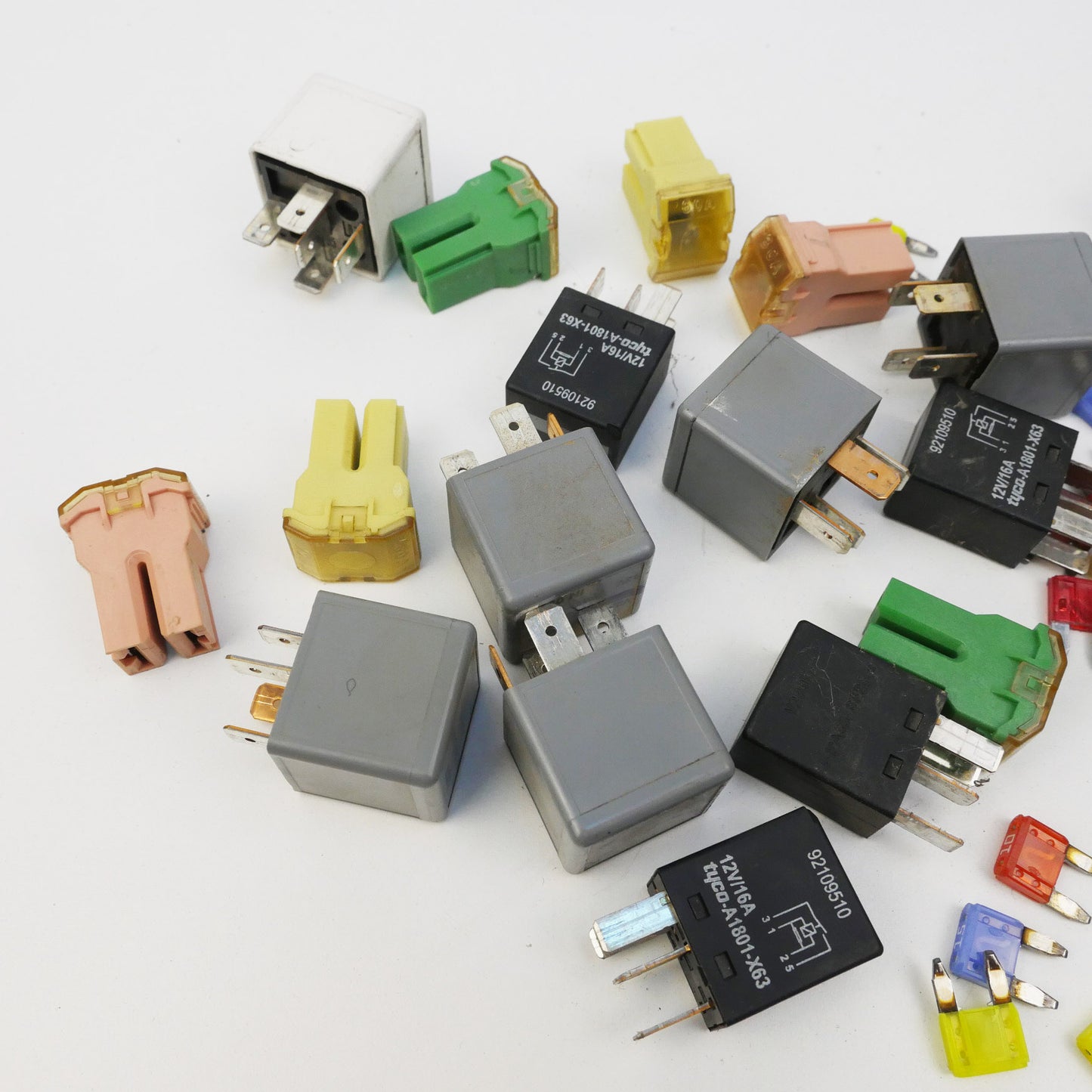 Assorted Fuses and Relays Alloytec Leo - Fits Holden Commodore VZ 2004-2006