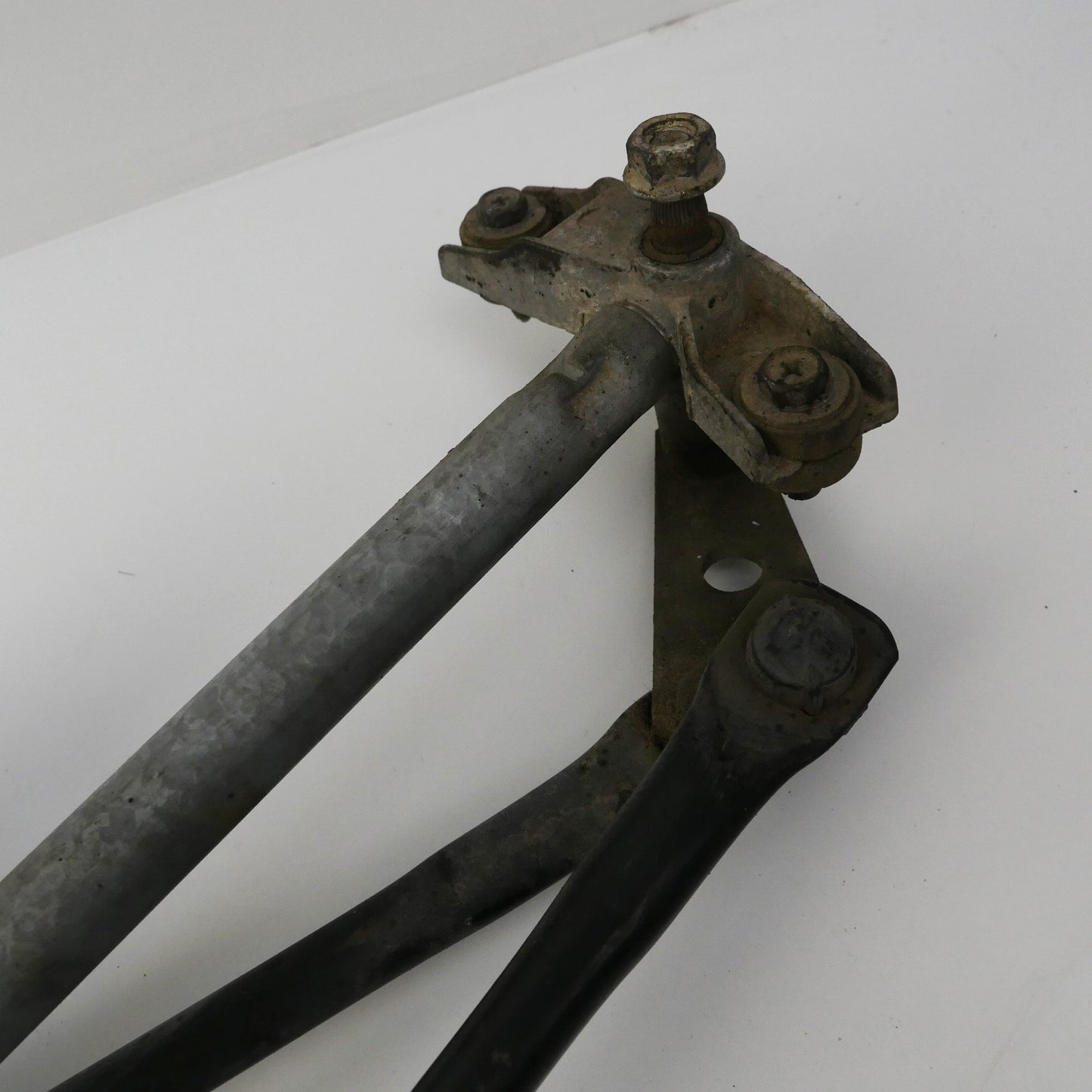 Windshield Wiper Motor and Linkages - Fits Holden Commodore VZ 2004-2006