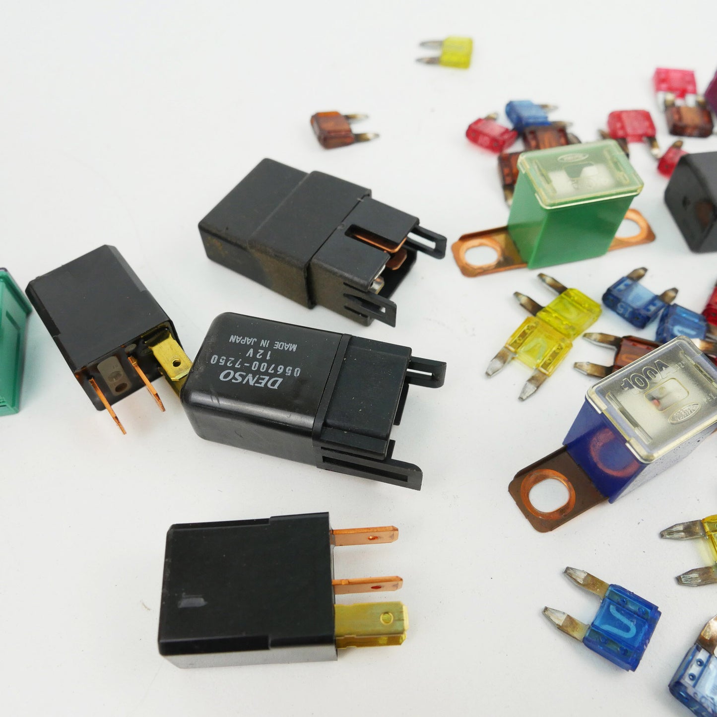 Assorted Fuses and Relays - Fits Honda RD1 SUV Gen1 1997-2001
