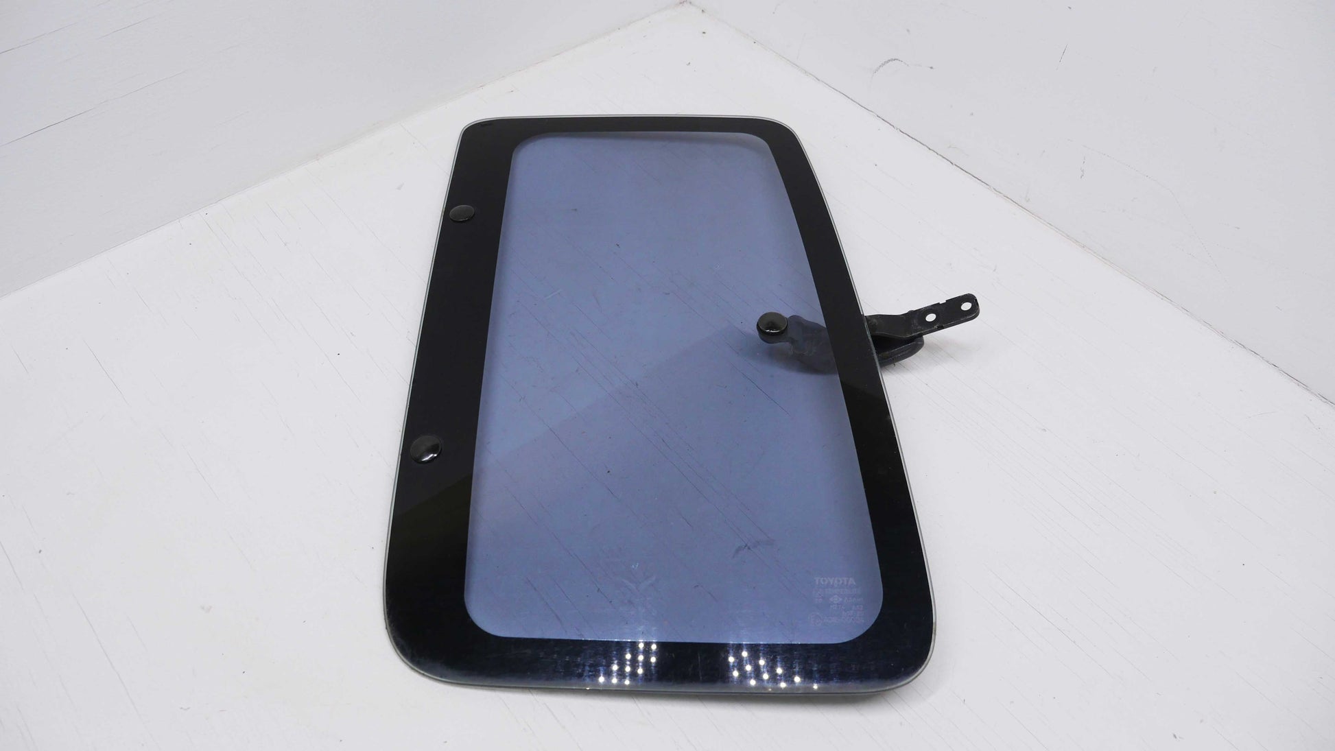 LH Space Cab Rear Quarter Glass And Latch Genuine Toyota - Fits Toyota ...